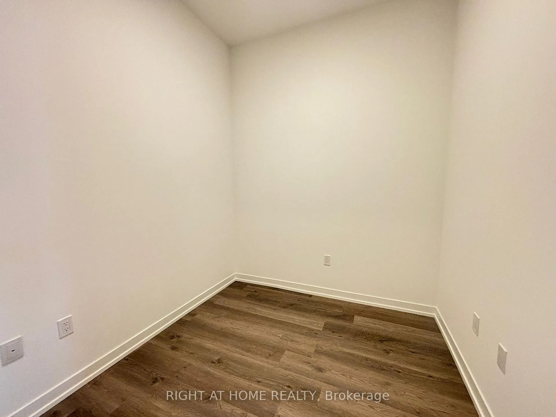 Photo 9 of Unit 5308, 8 Interchange Way, Vaughan, Vaughan Corporate Centre — HOMEH