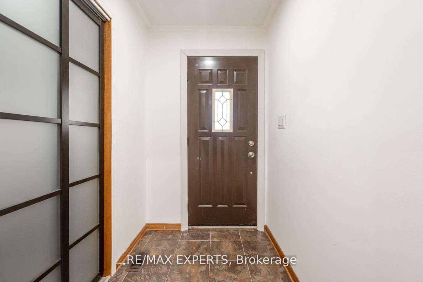 Photo 7 of 140 Sand Road, East Gwillimbury, Holland Landing — HOMEH