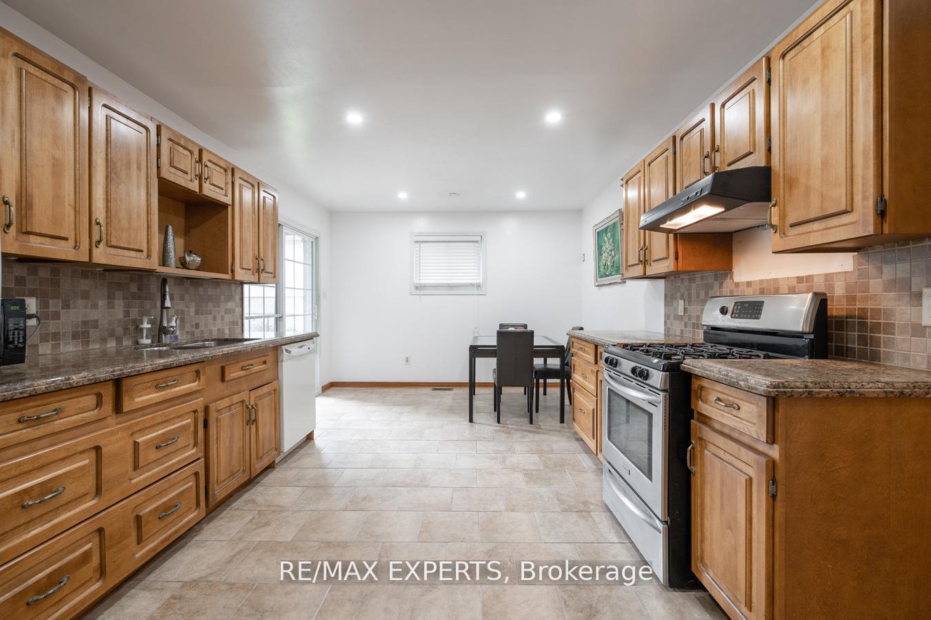 Photo 12 of 140 Sand Road, East Gwillimbury, Holland Landing — HOMEH