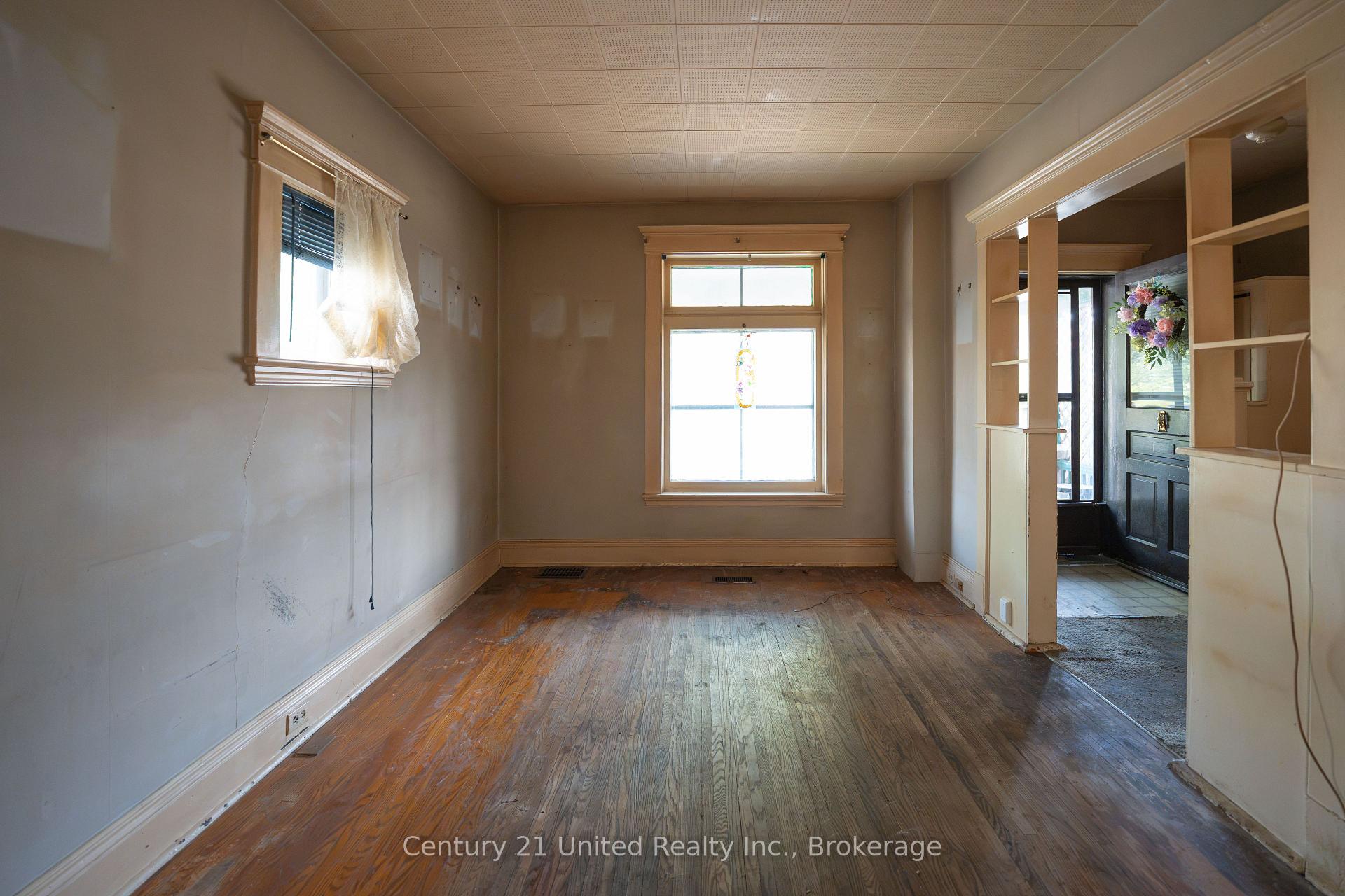 Photo 3 of 155 Westcott Street, Peterborough, Town Ward 3 — HOMEH