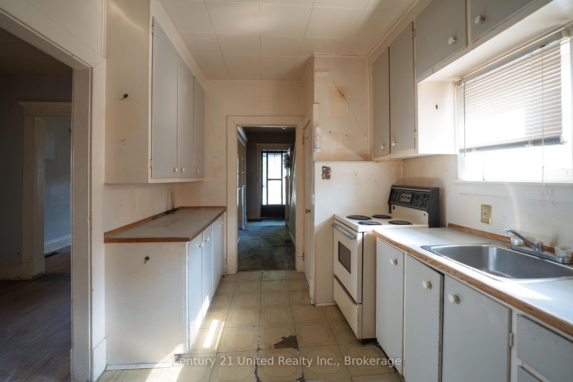 Photo 7 of 155 Westcott Street, Peterborough, Town Ward 3 — HOMEH