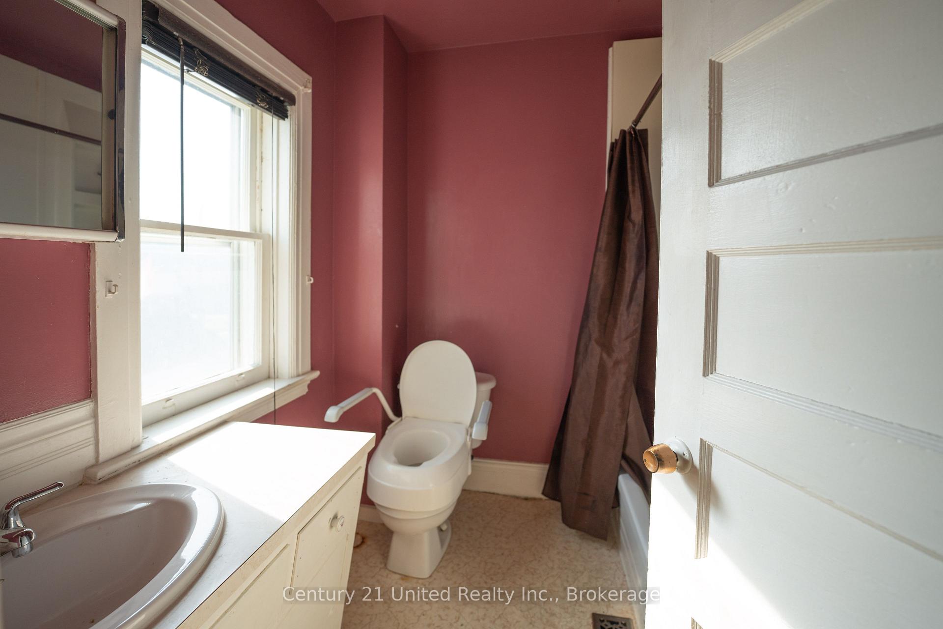 Photo 8 of 155 Westcott Street, Peterborough, Town Ward 3 — HOMEH