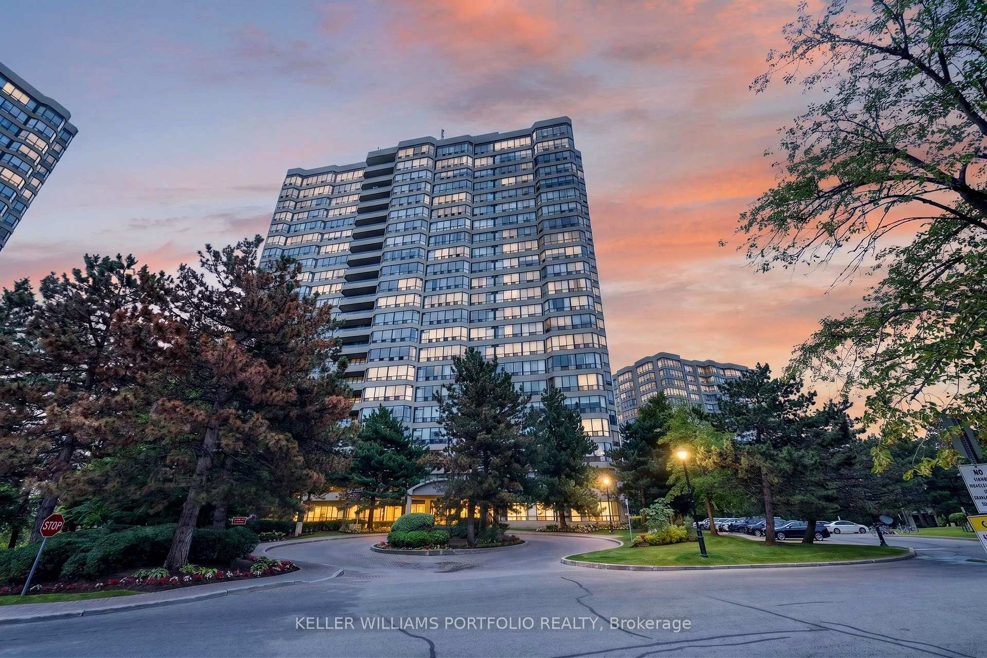 Photo 1 of Unit 1008, 24 Hanover Road, Brampton, Queen Street Corridor — HOMEH
