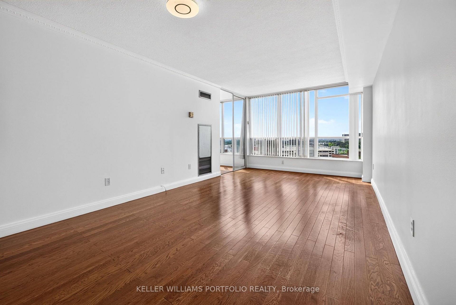 Photo 4 of Unit 1008, 24 Hanover Road, Brampton, Queen Street Corridor — HOMEH