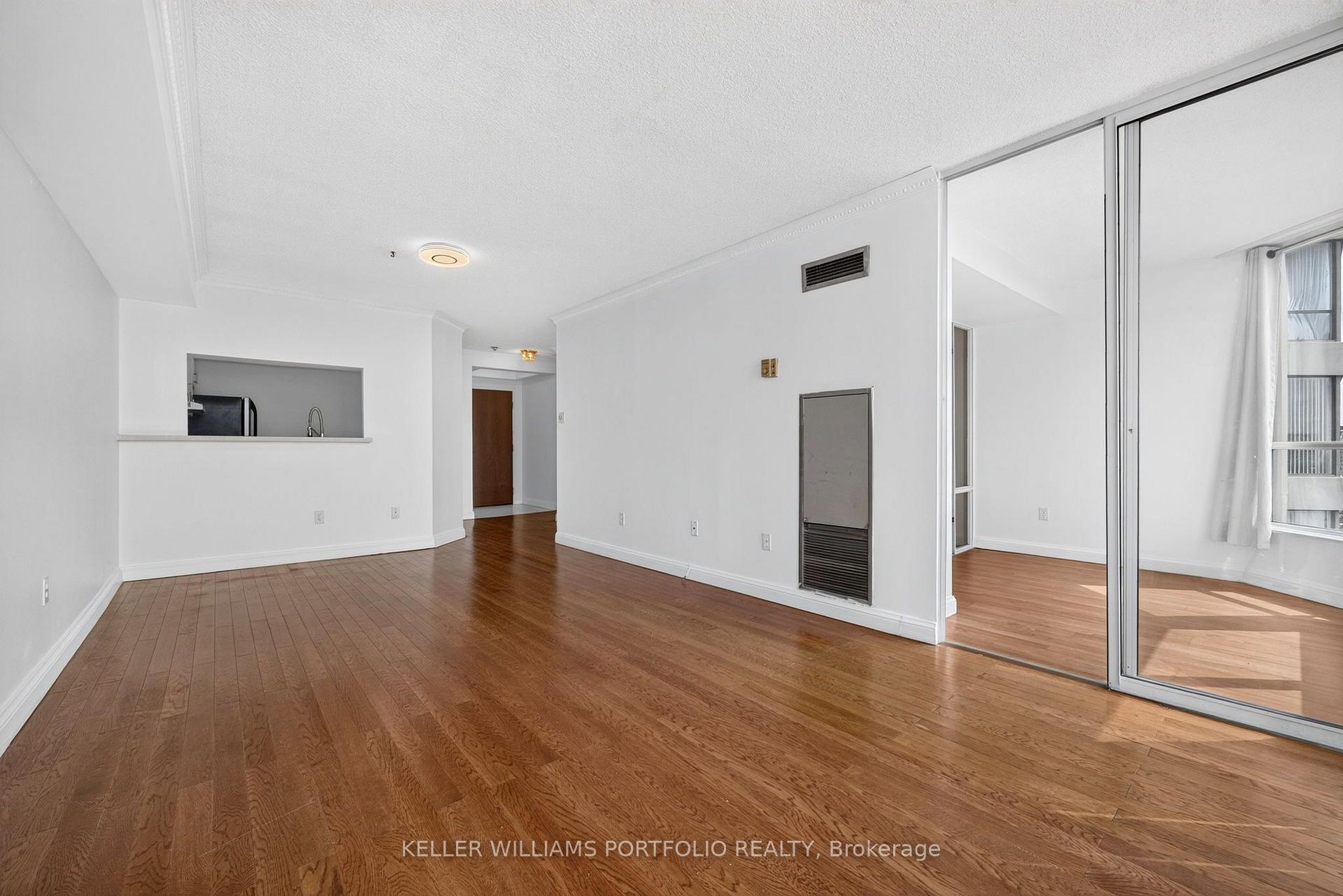 Photo 8 of Unit 1008, 24 Hanover Road, Brampton, Queen Street Corridor — HOMEH