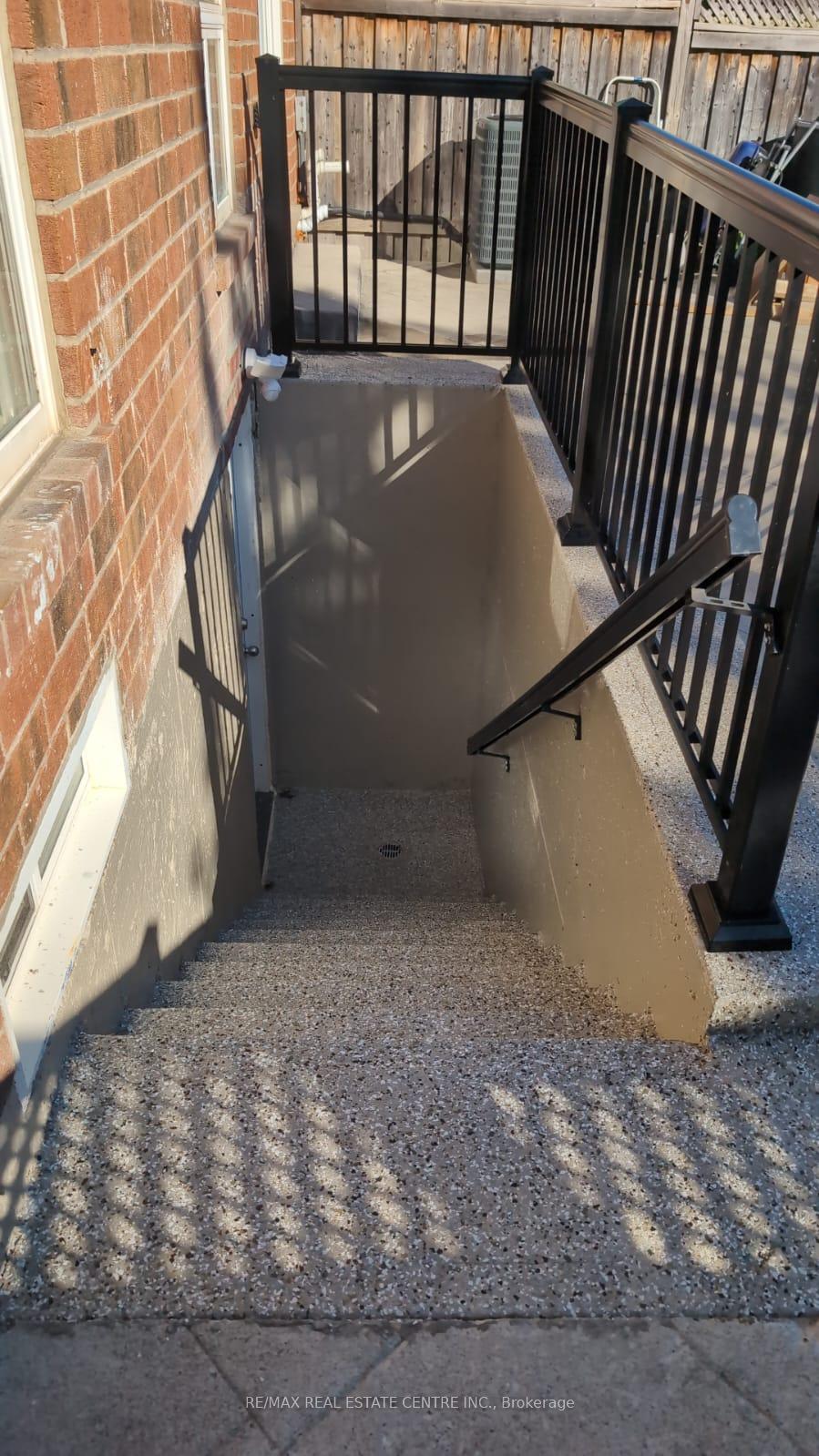 Photo 3 of Unit Basement, 866 Mcnair Circle, Milton, Beaty — HOMEH
