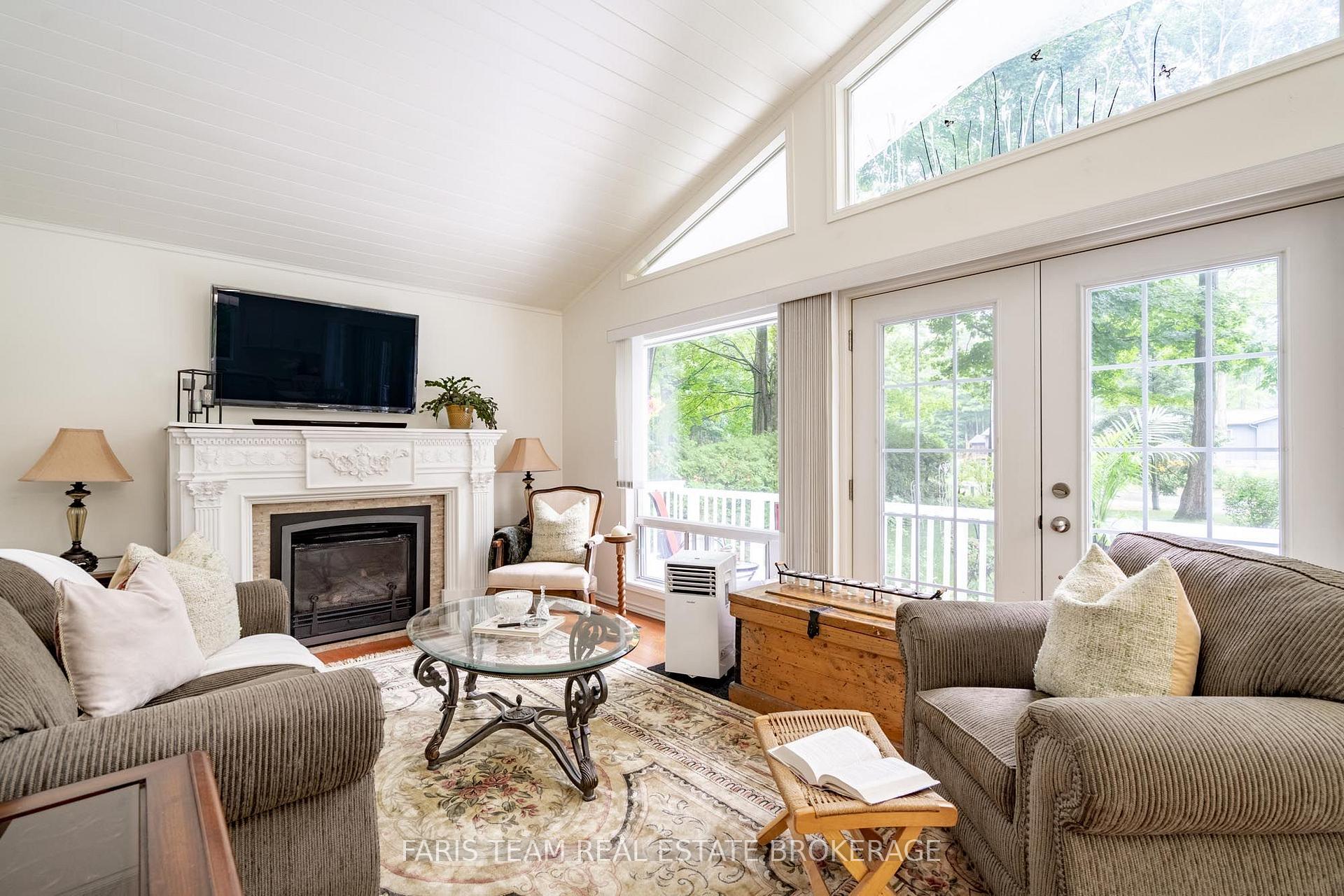 Photo 11 of 33 Oneida Crescent, Tiny, Rural Tiny — HOMEH