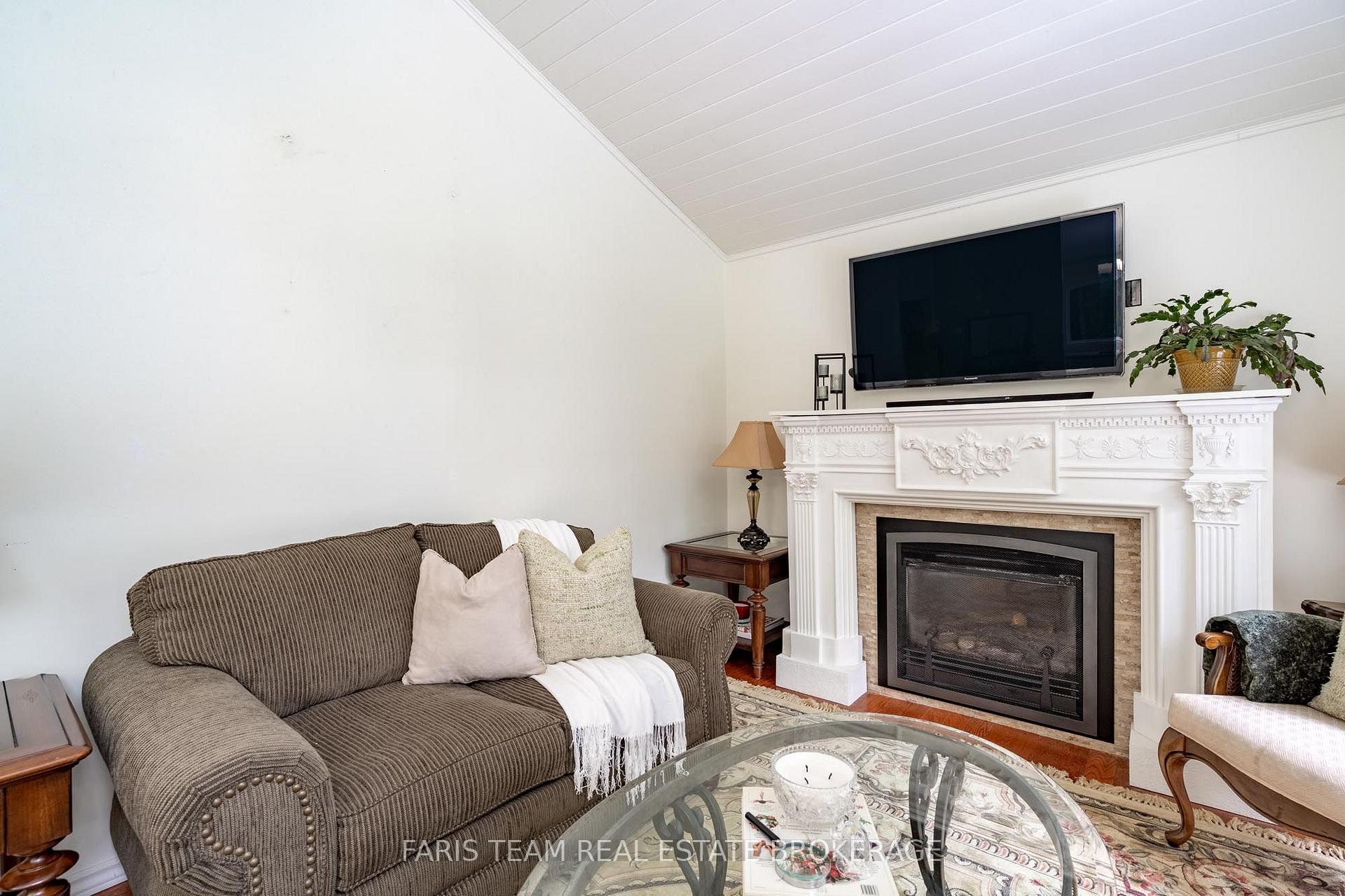 Photo 12 of 33 Oneida Crescent, Tiny, Rural Tiny — HOMEH