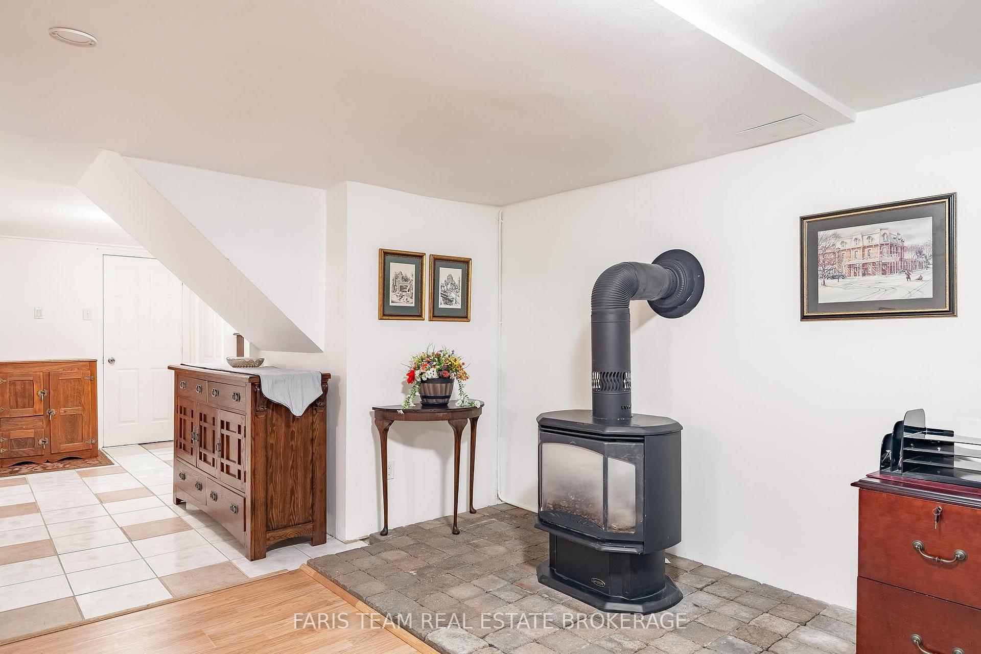 Photo 22 of 33 Oneida Crescent, Tiny, Rural Tiny — HOMEH