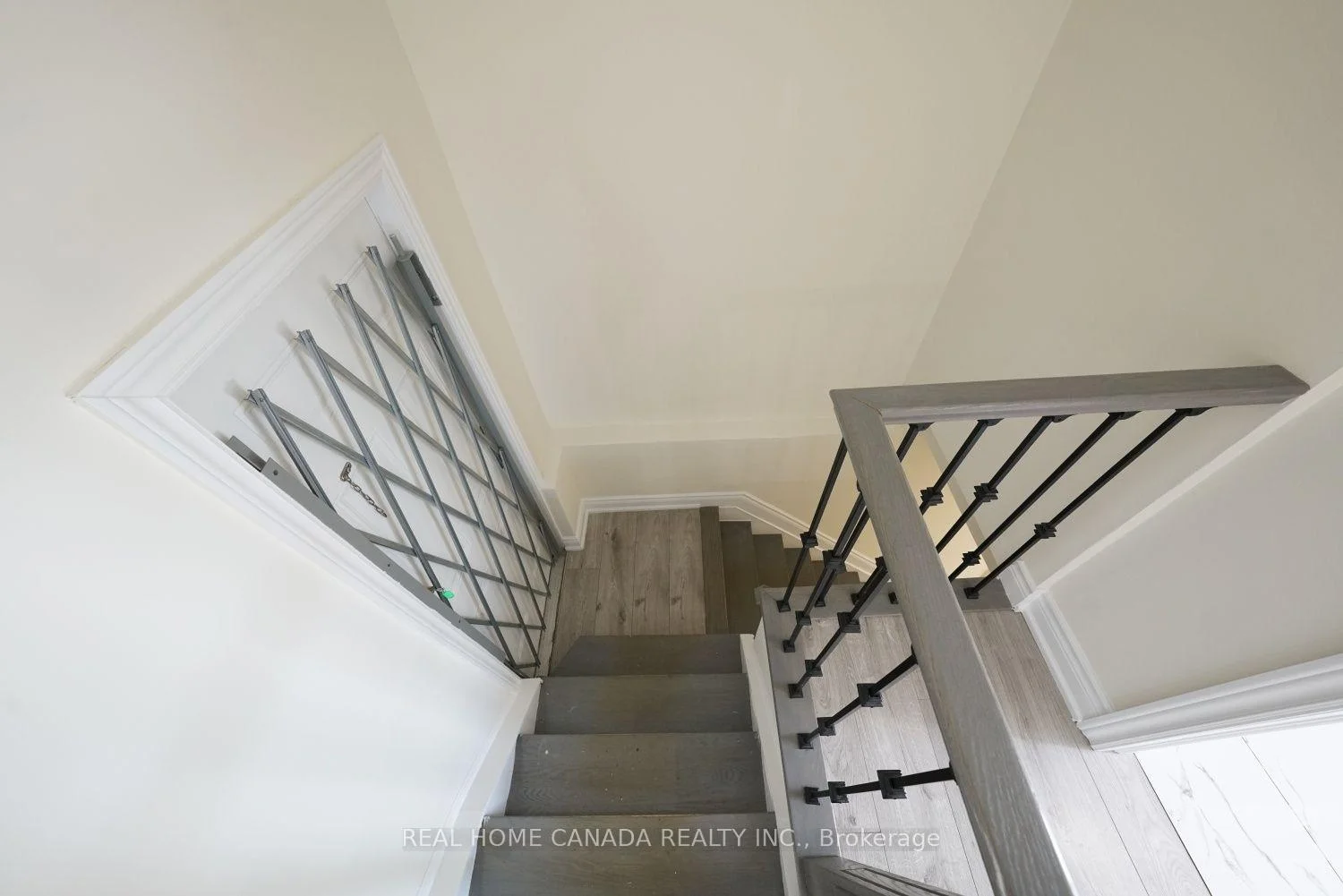 Photo 16 of 5262 Kitchener Street, Niagara Falls, Clifton Hill — HOMEH