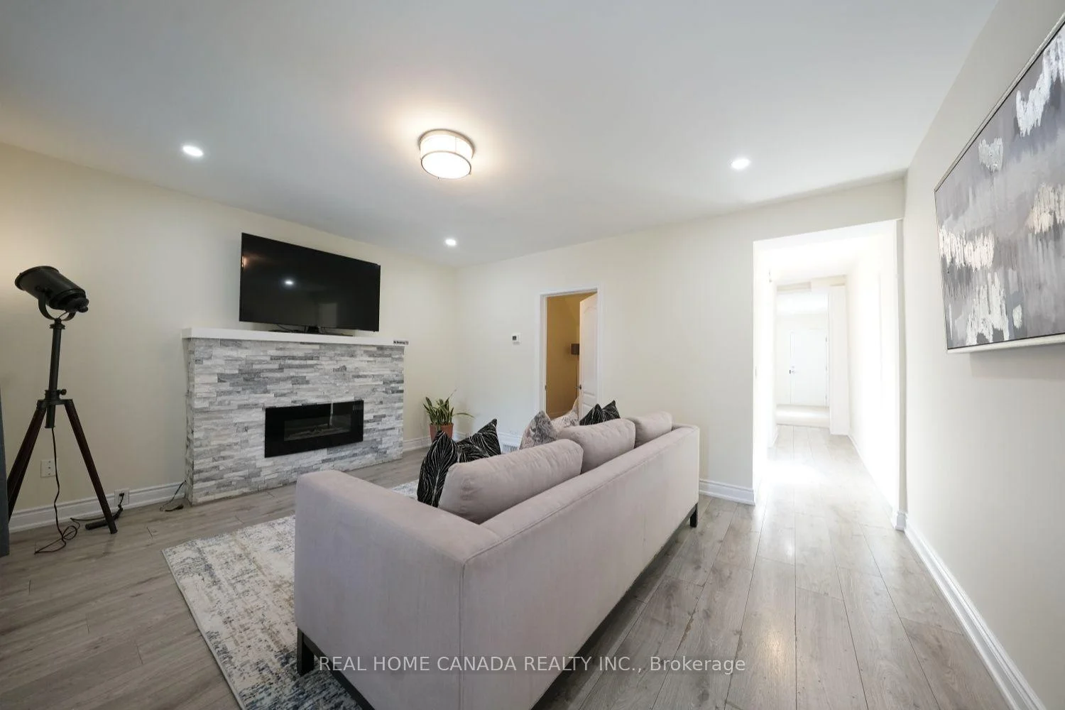 Photo 27 of 5262 Kitchener Street, Niagara Falls, Clifton Hill — HOMEH