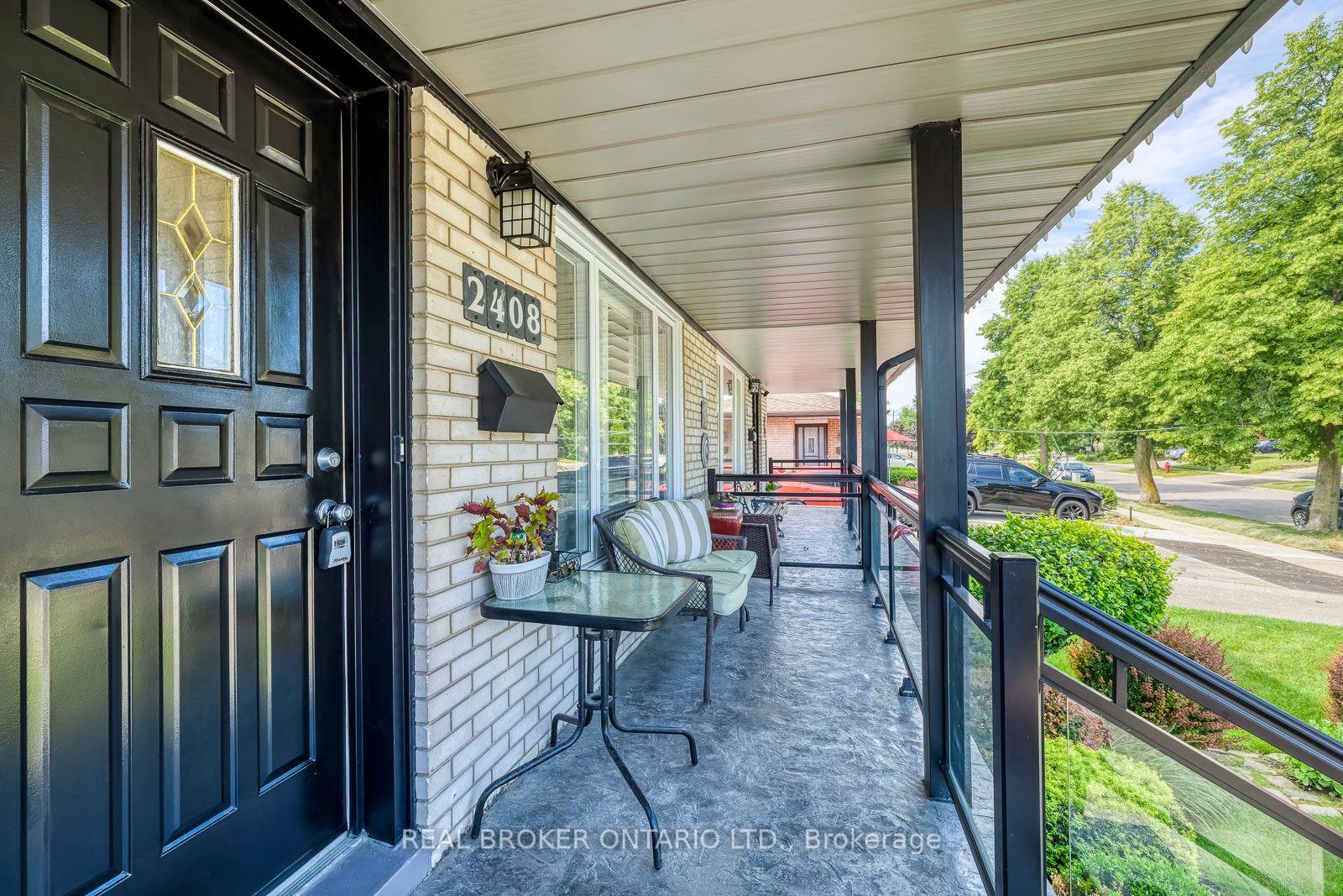 Photo 4 of 2408 Padstow Crescent, Mississauga, Clarkson — HOMEH