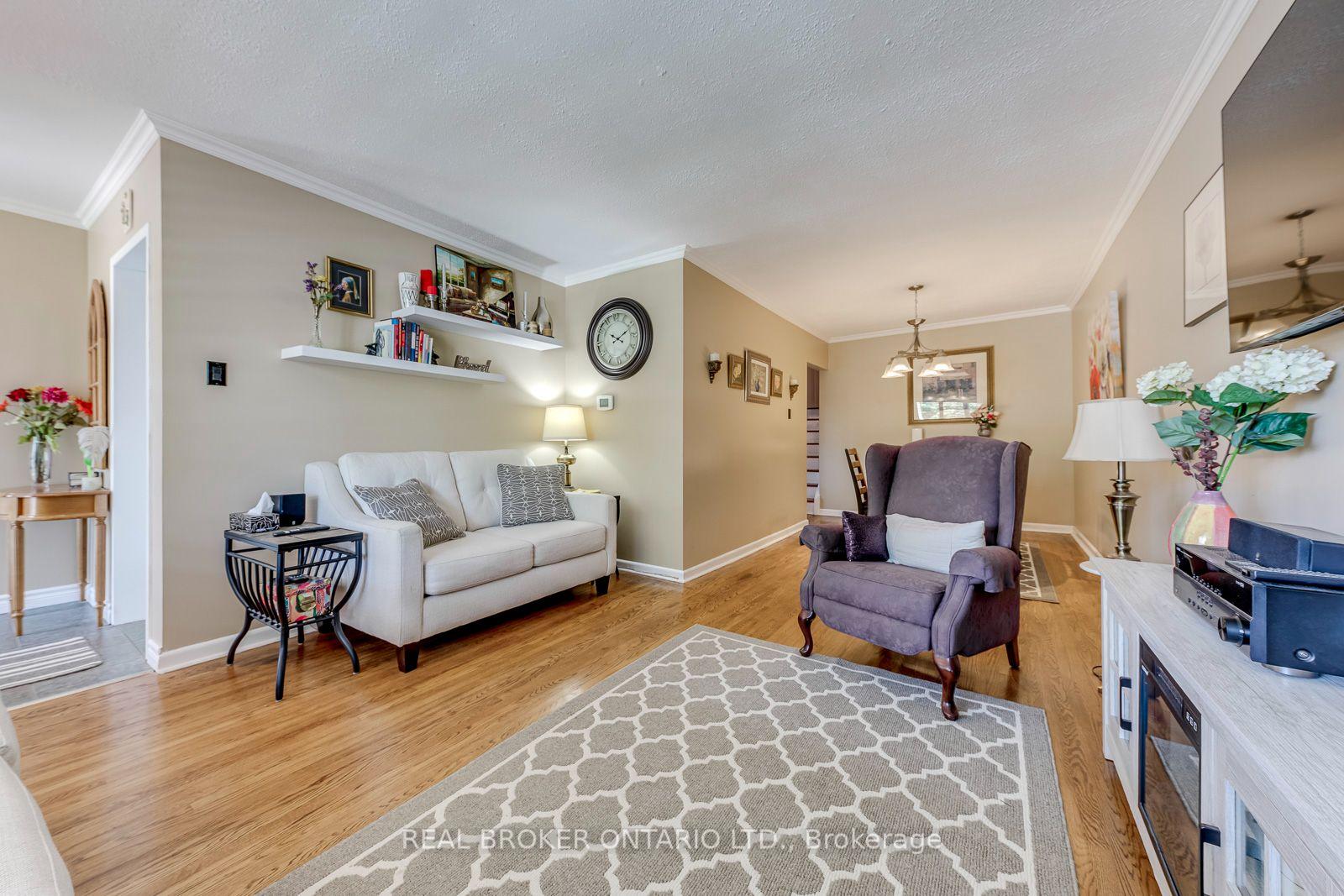 Photo 8 of 2408 Padstow Crescent, Mississauga, Clarkson — HOMEH