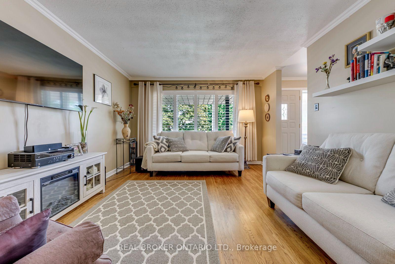 Photo 9 of 2408 Padstow Crescent, Mississauga, Clarkson — HOMEH