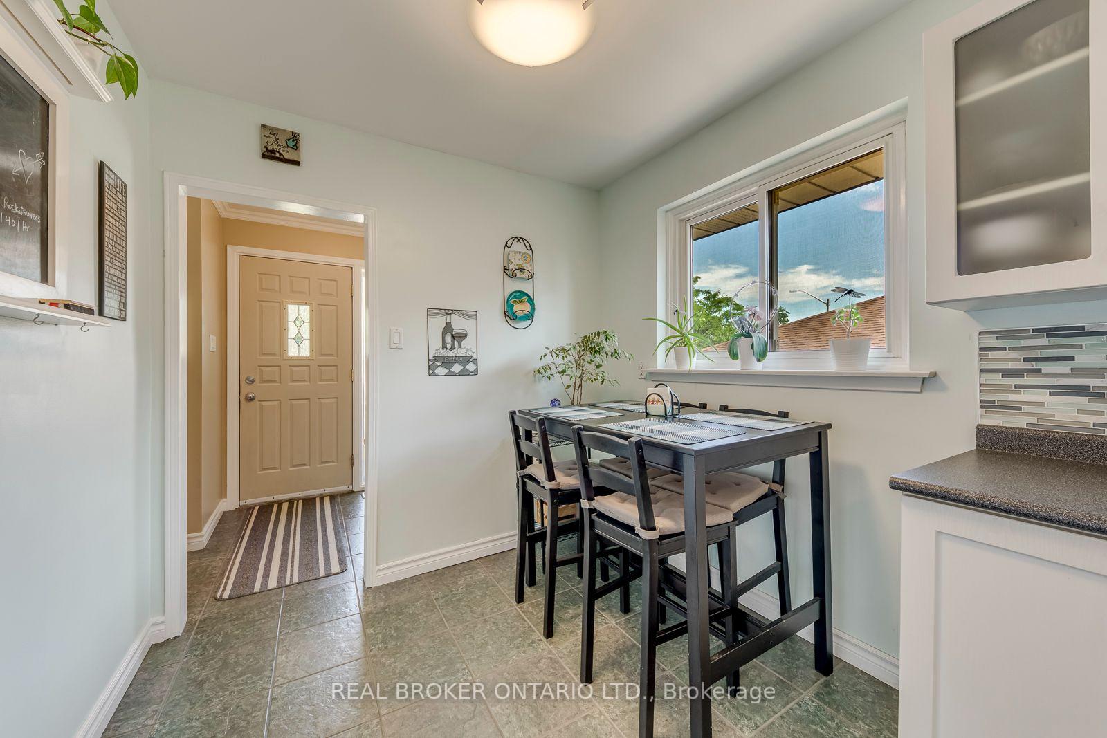 Photo 12 of 2408 Padstow Crescent, Mississauga, Clarkson — HOMEH