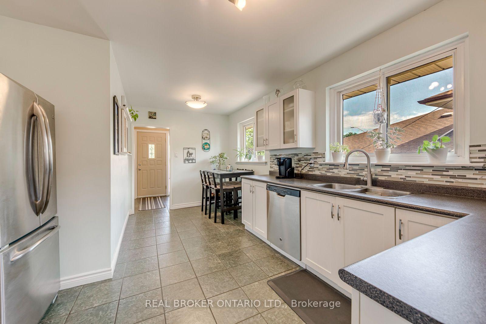 Photo 14 of 2408 Padstow Crescent, Mississauga, Clarkson — HOMEH