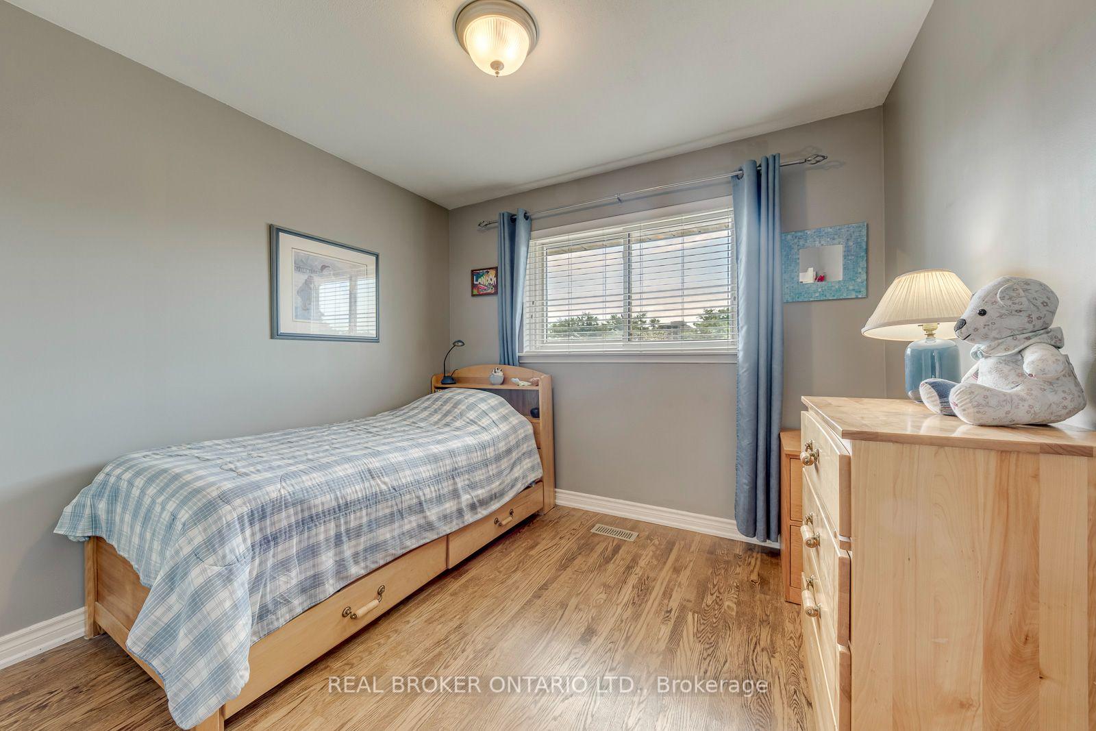 Photo 17 of 2408 Padstow Crescent, Mississauga, Clarkson — HOMEH