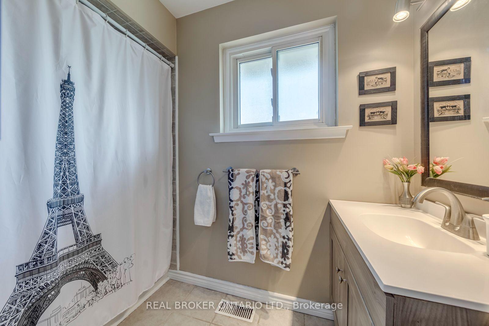 Photo 18 of 2408 Padstow Crescent, Mississauga, Clarkson — HOMEH