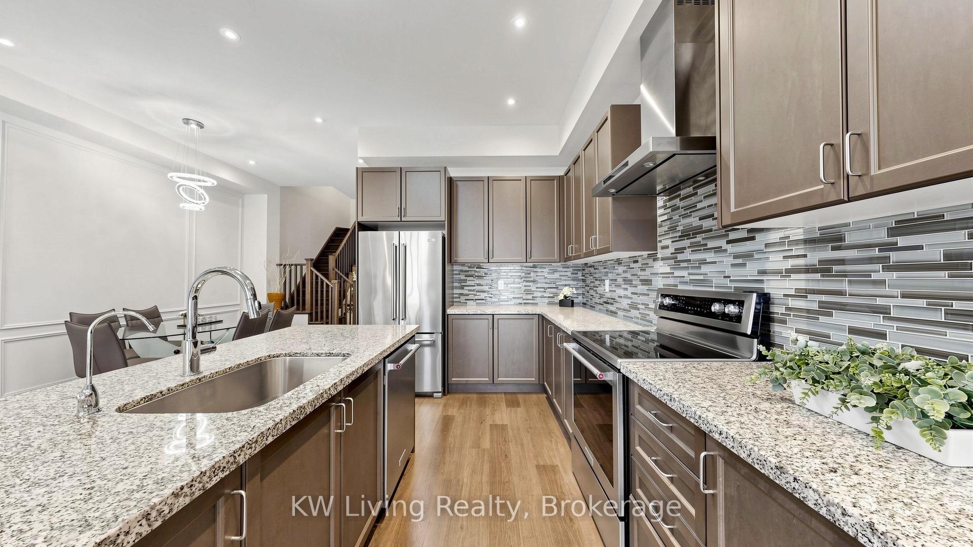 Photo 9 of 389 Elyse Court, Aurora, Bayview Northeast — HOMEH