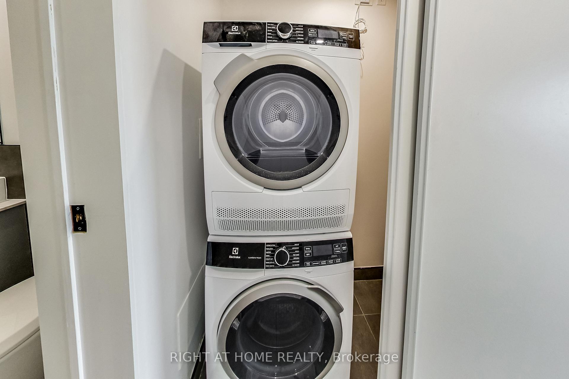 Photo 13 of Unit PH, 1602 Queen Street E, Toronto, Greenwood-Coxwell — HOMEH