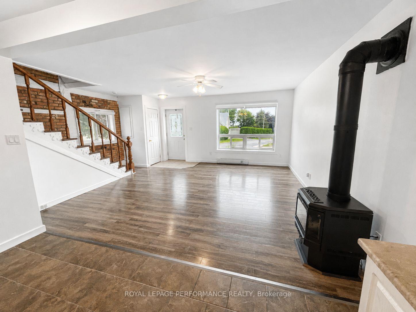 Photo 3 of 989 King Street, Champlain, L'Orignal — HOMEH