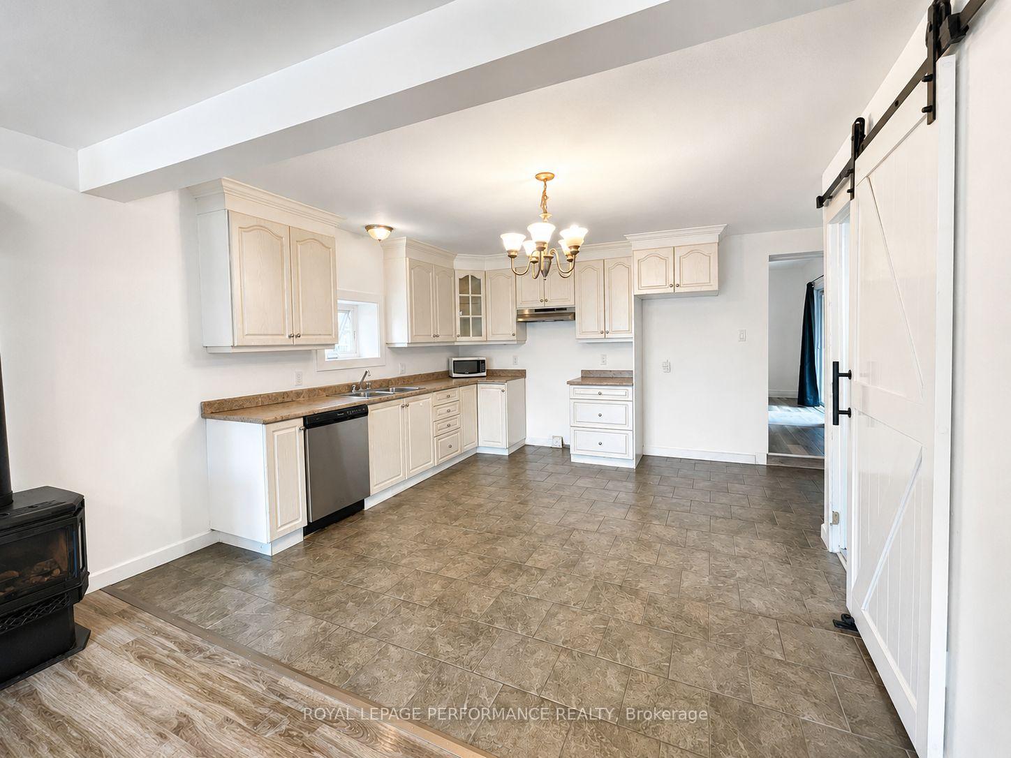 Photo 5 of 989 King Street, Champlain, L'Orignal — HOMEH