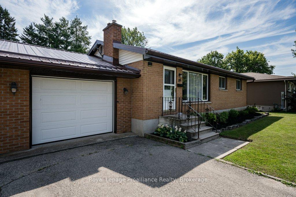 Photo 2 of 193 Henry Street, Stirling-Rawdon, Stirling Ward — HOMEH