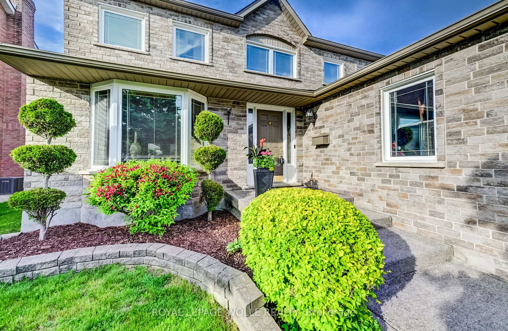 Photo 3 of 48 Lennox Crescent, Kitchener, Victoria Hills — HOMEH