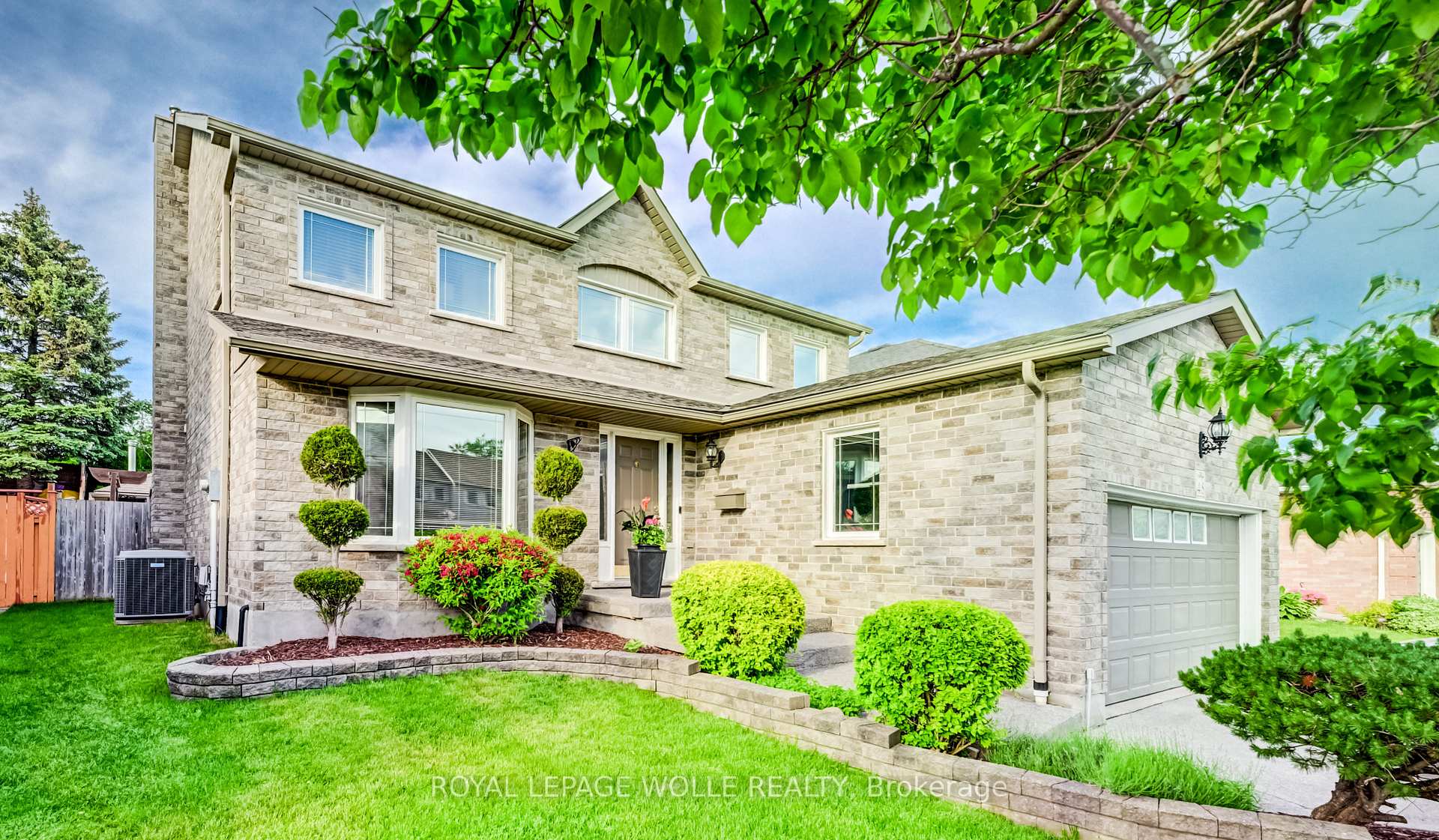Photo 4 of 48 Lennox Crescent, Kitchener, Victoria Hills — HOMEH