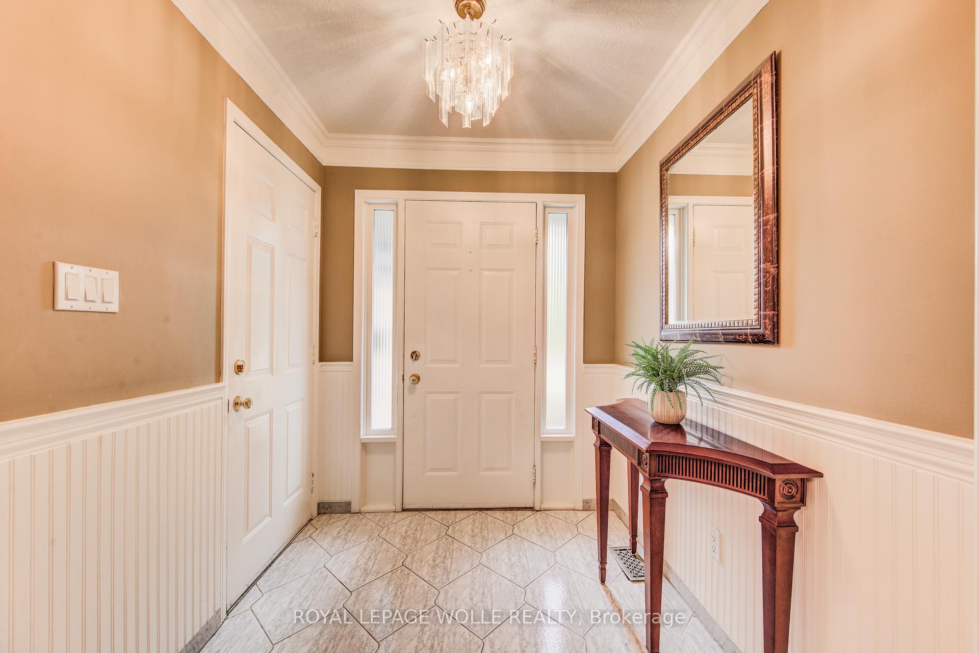 Photo 5 of 48 Lennox Crescent, Kitchener, Victoria Hills — HOMEH