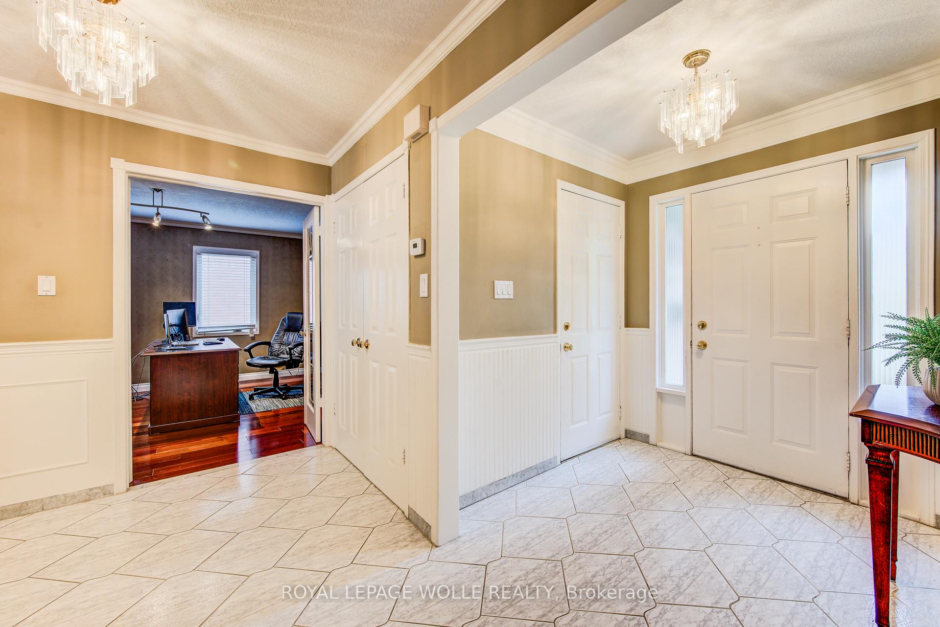 Photo 7 of 48 Lennox Crescent, Kitchener, Victoria Hills — HOMEH