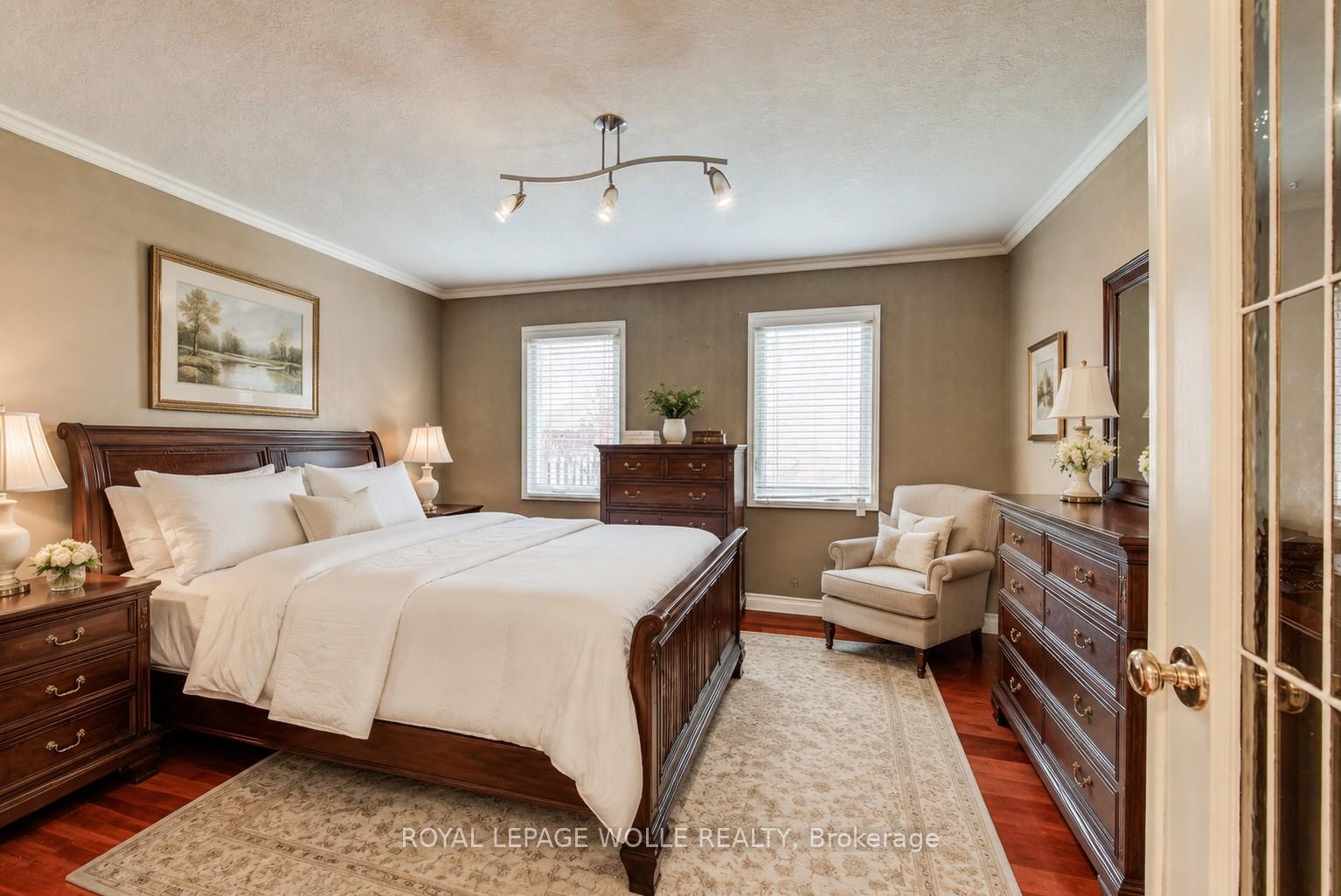Photo 9 of 48 Lennox Crescent, Kitchener, Victoria Hills — HOMEH