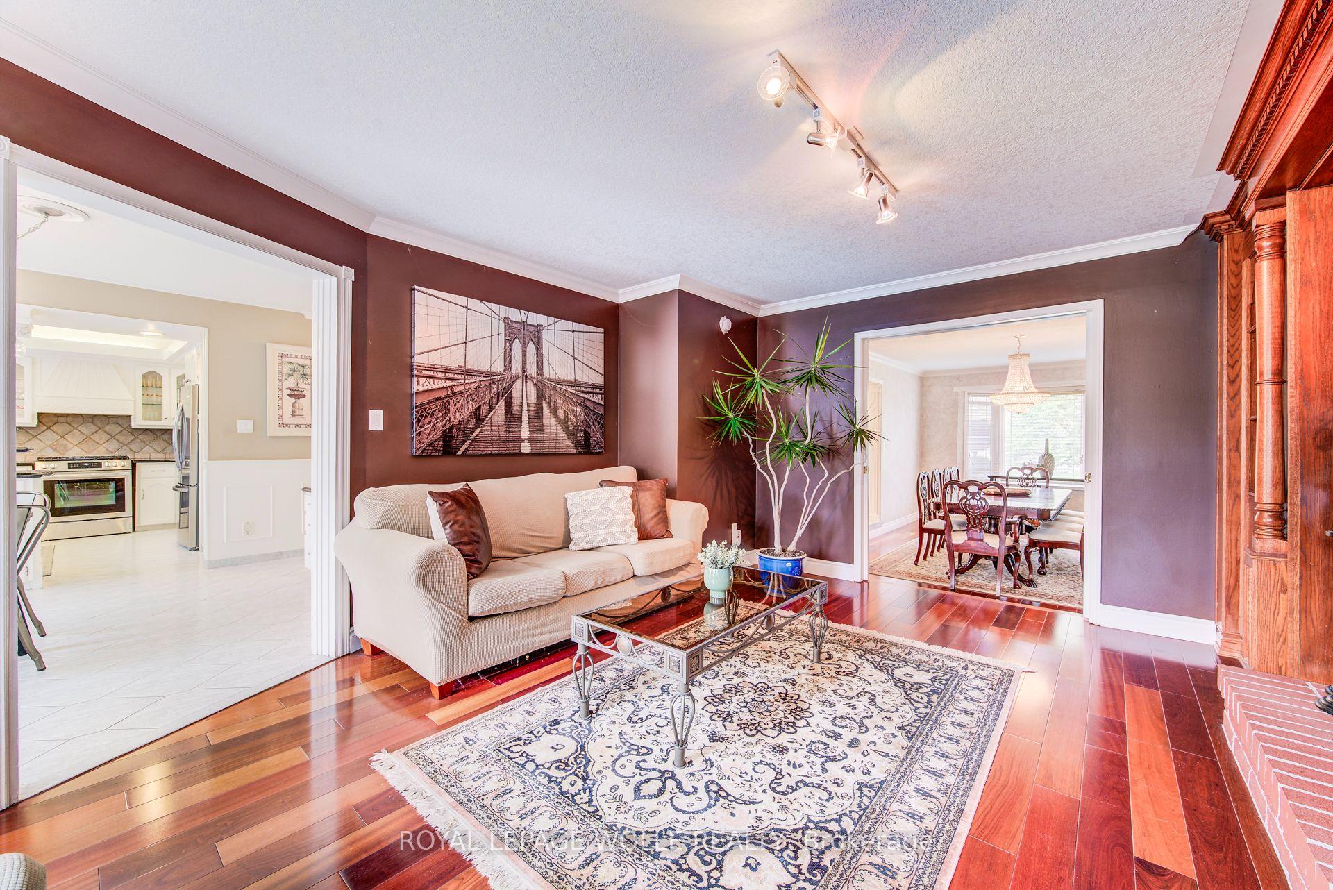 Photo 13 of 48 Lennox Crescent, Kitchener, Victoria Hills — HOMEH