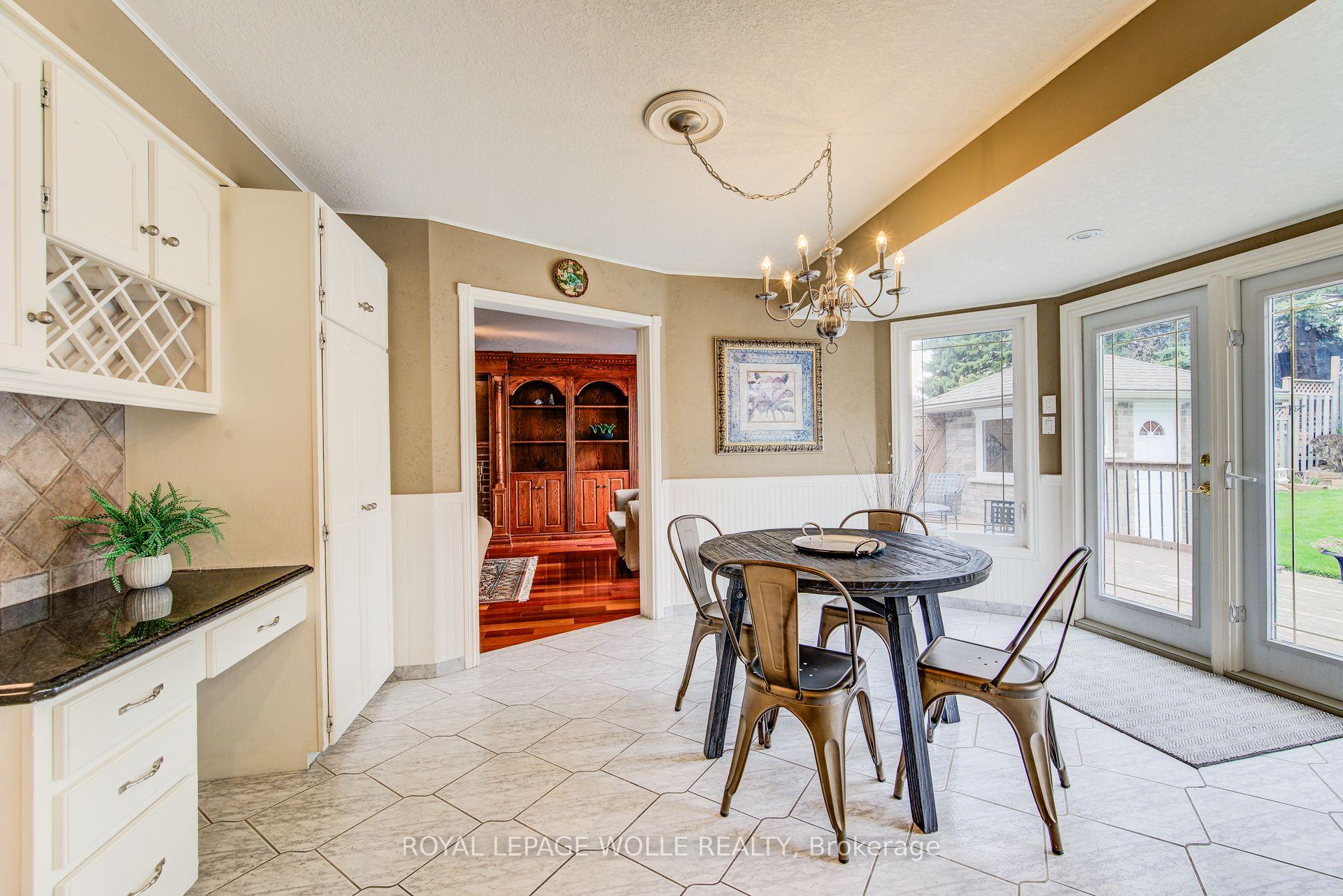 Photo 15 of 48 Lennox Crescent, Kitchener, Victoria Hills — HOMEH