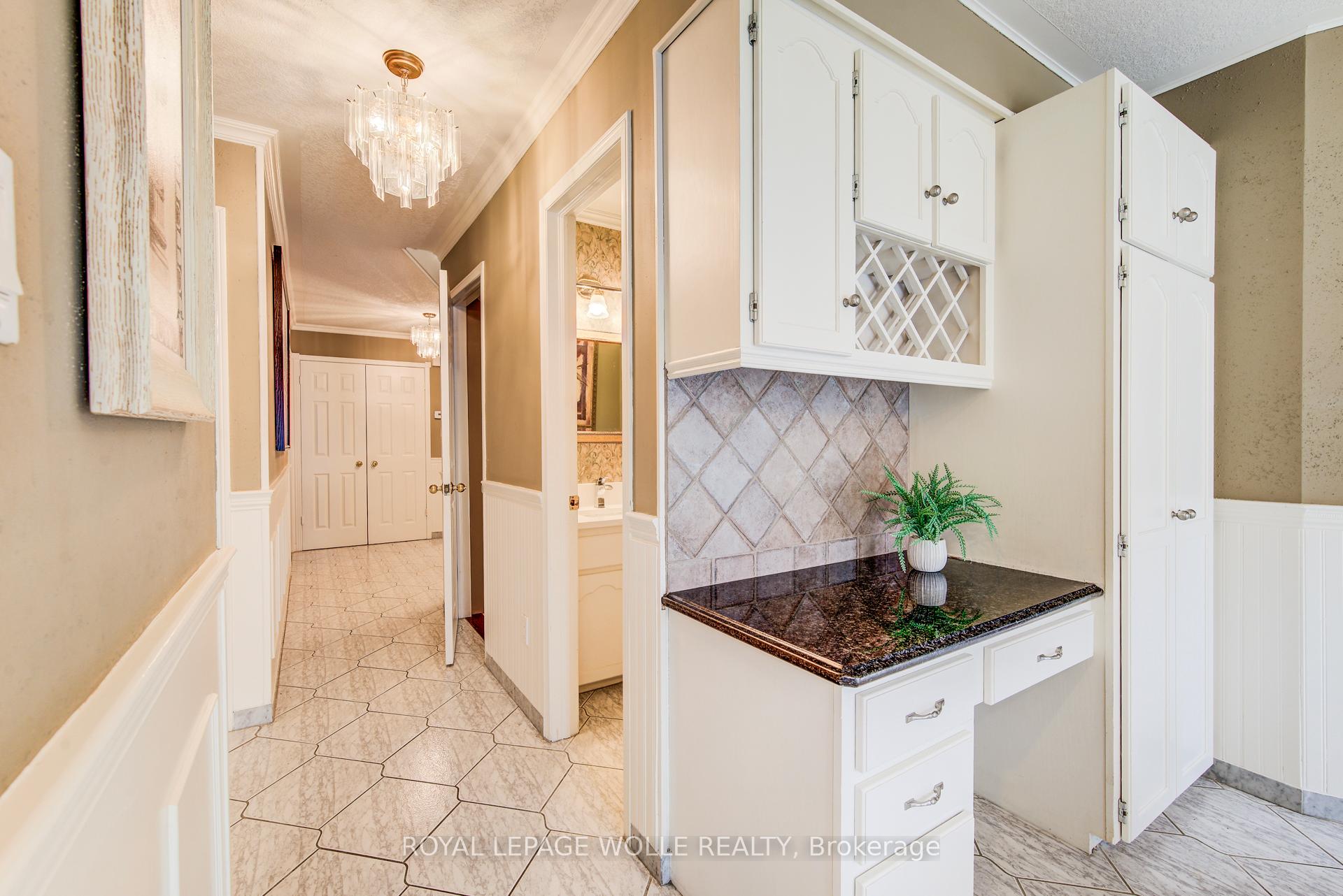 Photo 16 of 48 Lennox Crescent, Kitchener, Victoria Hills — HOMEH
