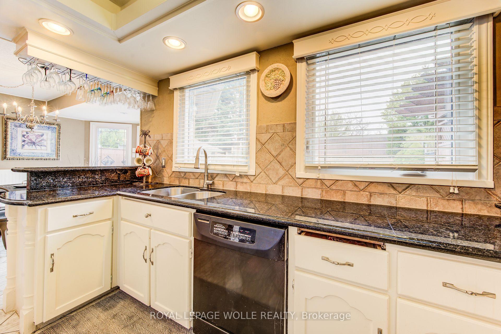Photo 20 of 48 Lennox Crescent, Kitchener, Victoria Hills — HOMEH