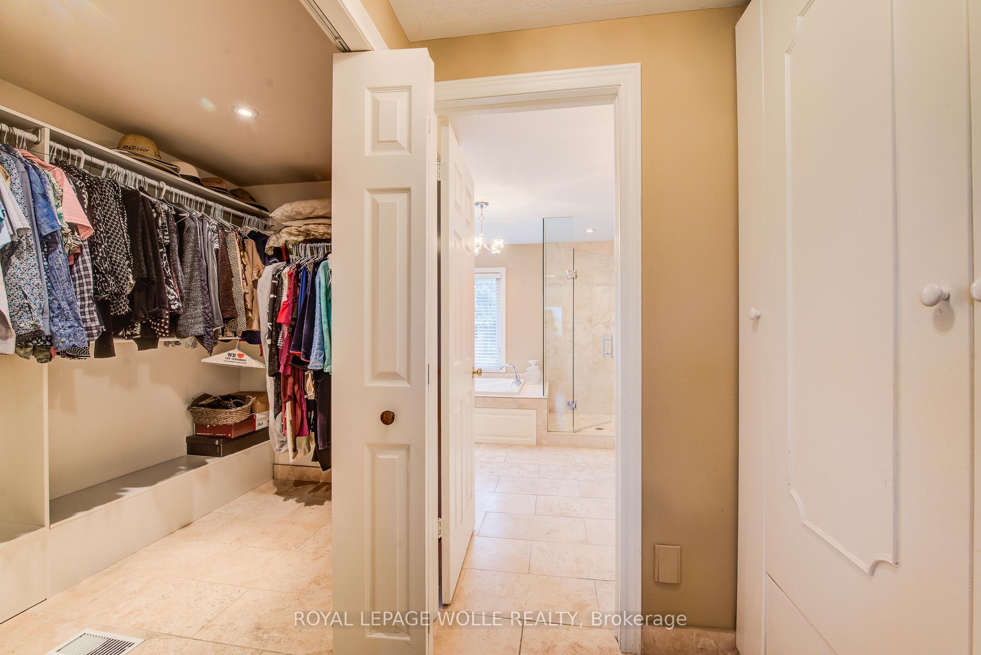 Photo 25 of 48 Lennox Crescent, Kitchener, Victoria Hills — HOMEH