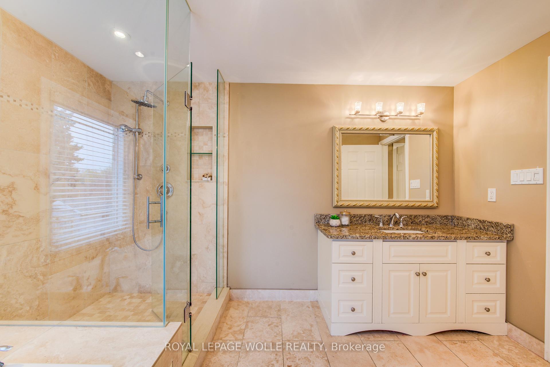 Photo 27 of 48 Lennox Crescent, Kitchener, Victoria Hills — HOMEH