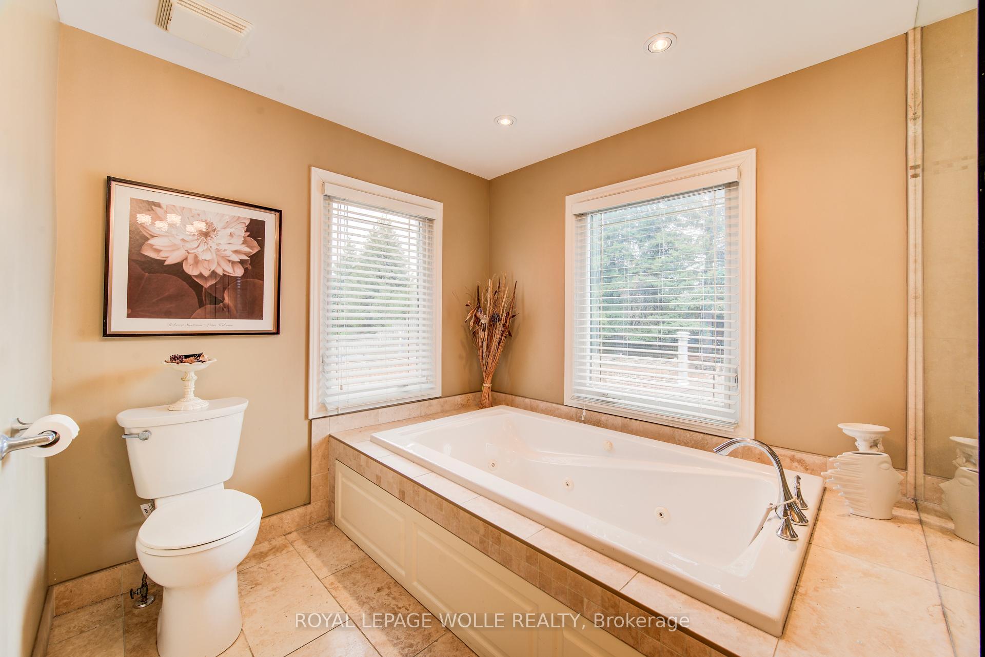 Photo 28 of 48 Lennox Crescent, Kitchener, Victoria Hills — HOMEH