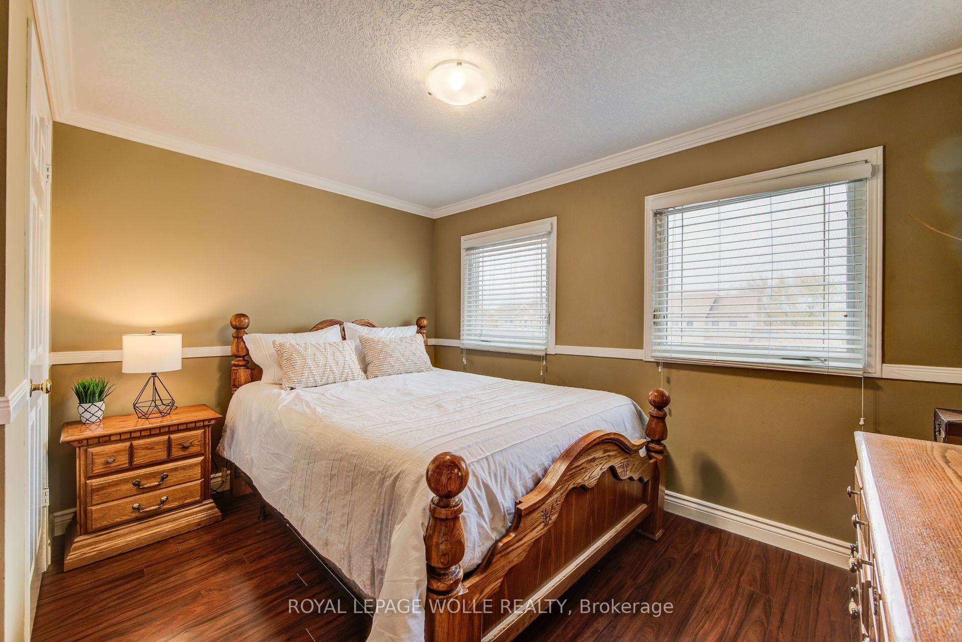 Photo 29 of 48 Lennox Crescent, Kitchener, Victoria Hills — HOMEH