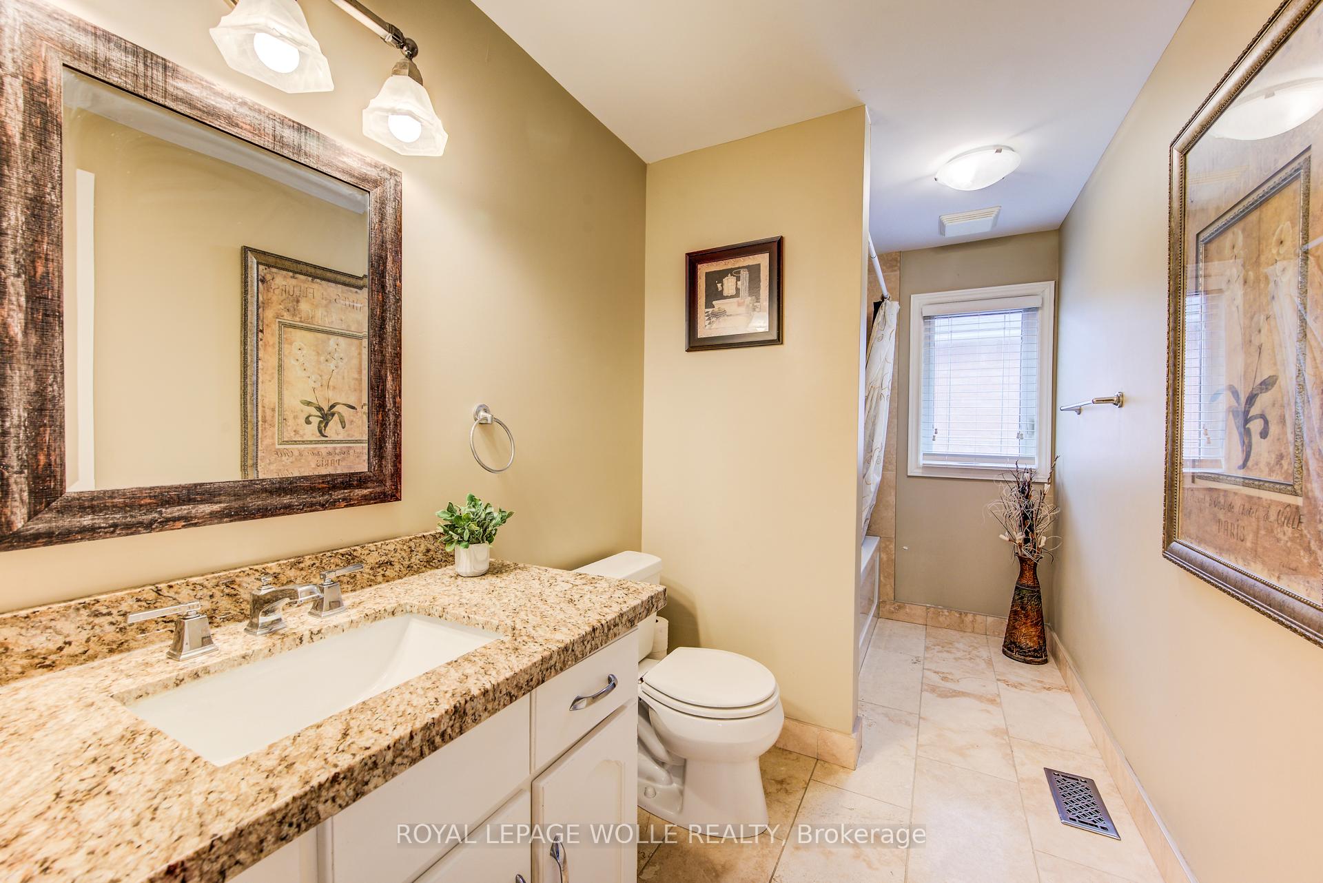 Photo 32 of 48 Lennox Crescent, Kitchener, Victoria Hills — HOMEH