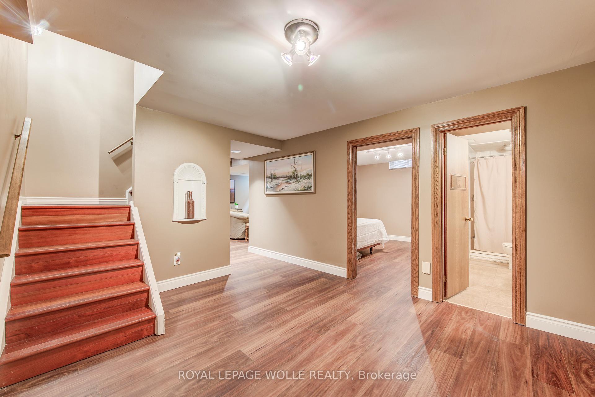 Photo 33 of 48 Lennox Crescent, Kitchener, Victoria Hills — HOMEH