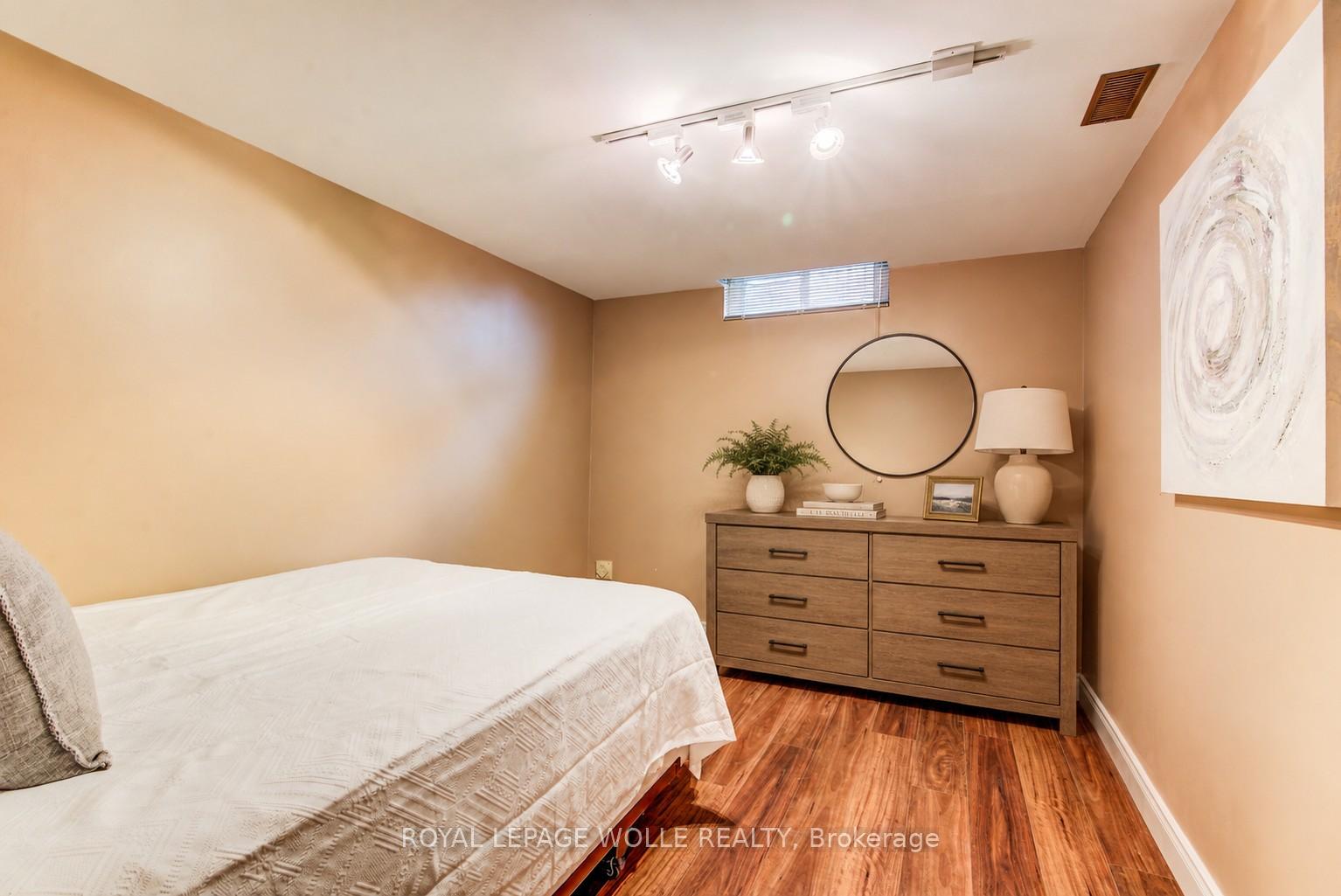 Photo 34 of 48 Lennox Crescent, Kitchener, Victoria Hills — HOMEH