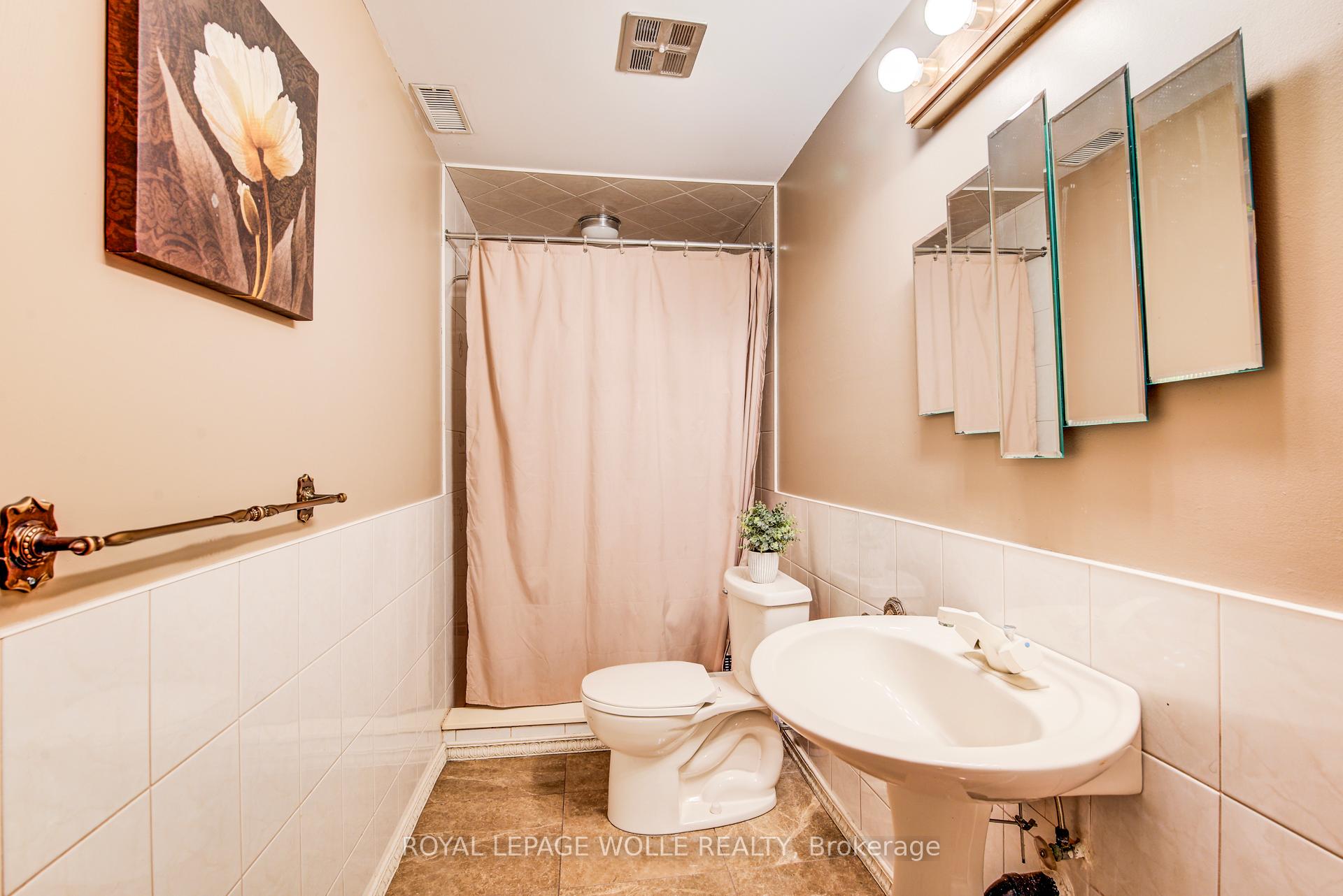 Photo 35 of 48 Lennox Crescent, Kitchener, Victoria Hills — HOMEH