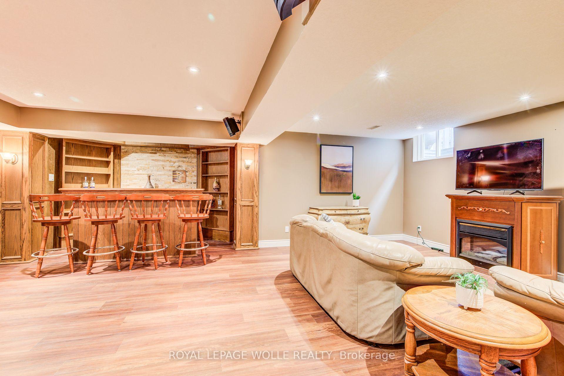 Photo 36 of 48 Lennox Crescent, Kitchener, Victoria Hills — HOMEH