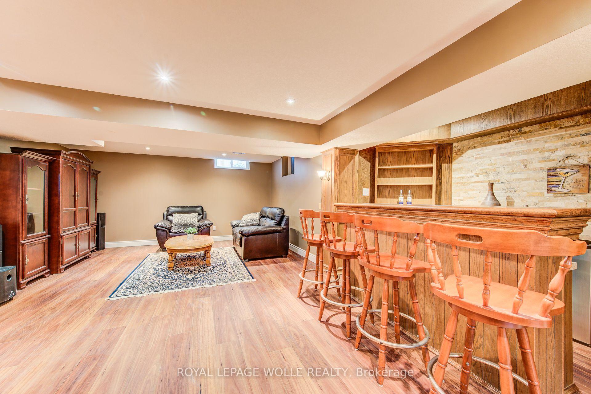 Photo 39 of 48 Lennox Crescent, Kitchener, Victoria Hills — HOMEH