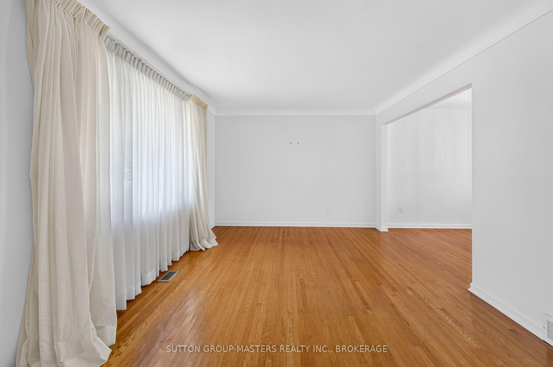 Photo 3 of 810 Haverhill Drive, Kingston, City SouthWest — HOMEH