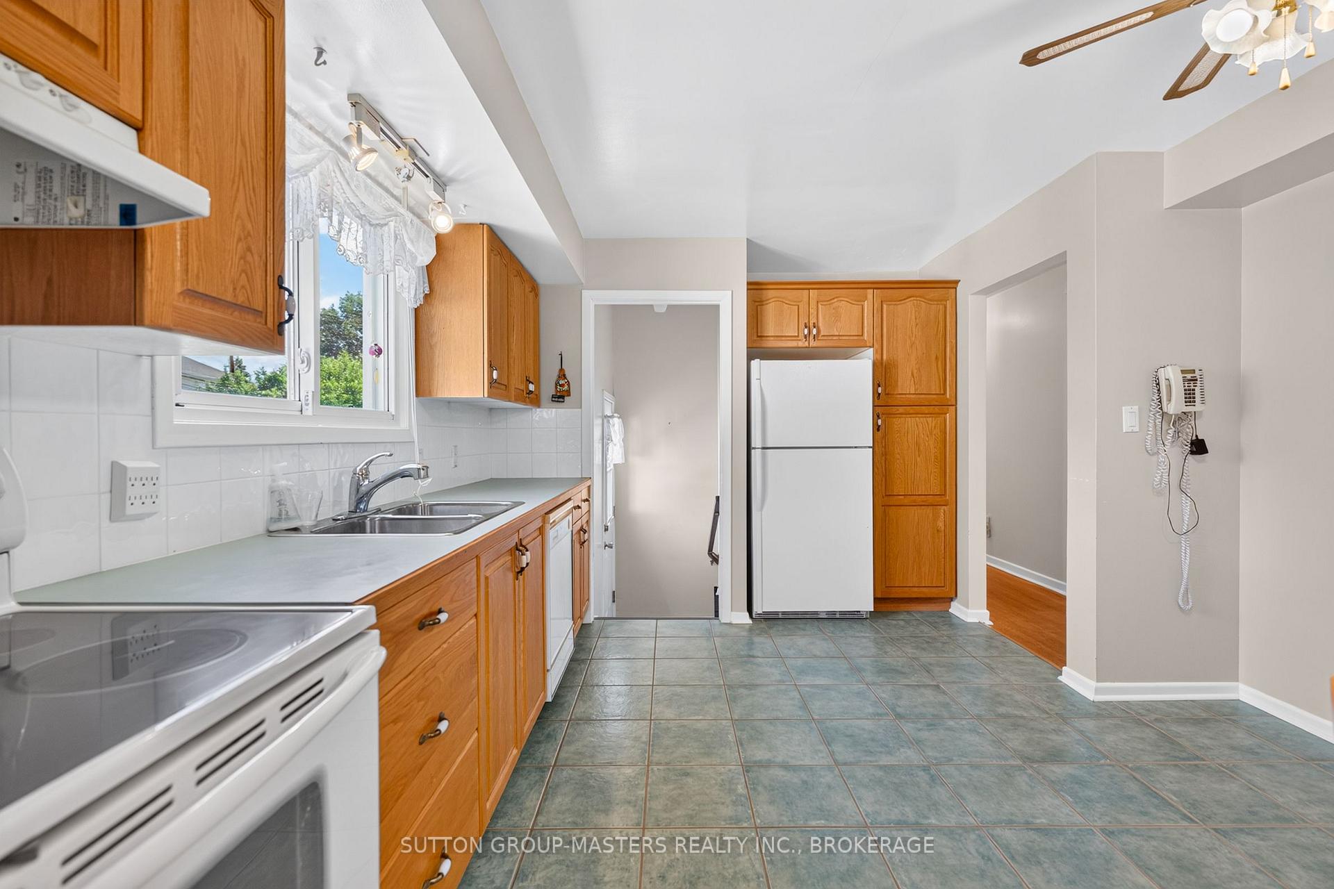 Photo 7 of 810 Haverhill Drive, Kingston, City SouthWest — HOMEH