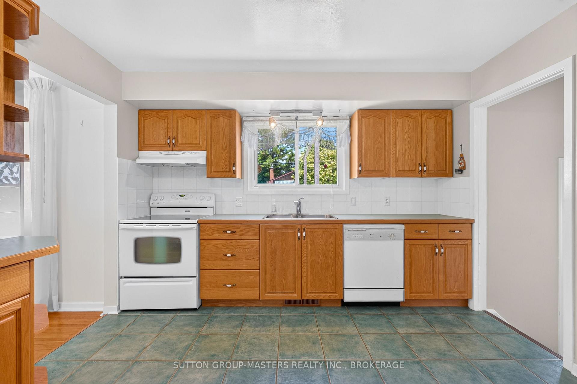 Photo 8 of 810 Haverhill Drive, Kingston, City SouthWest — HOMEH