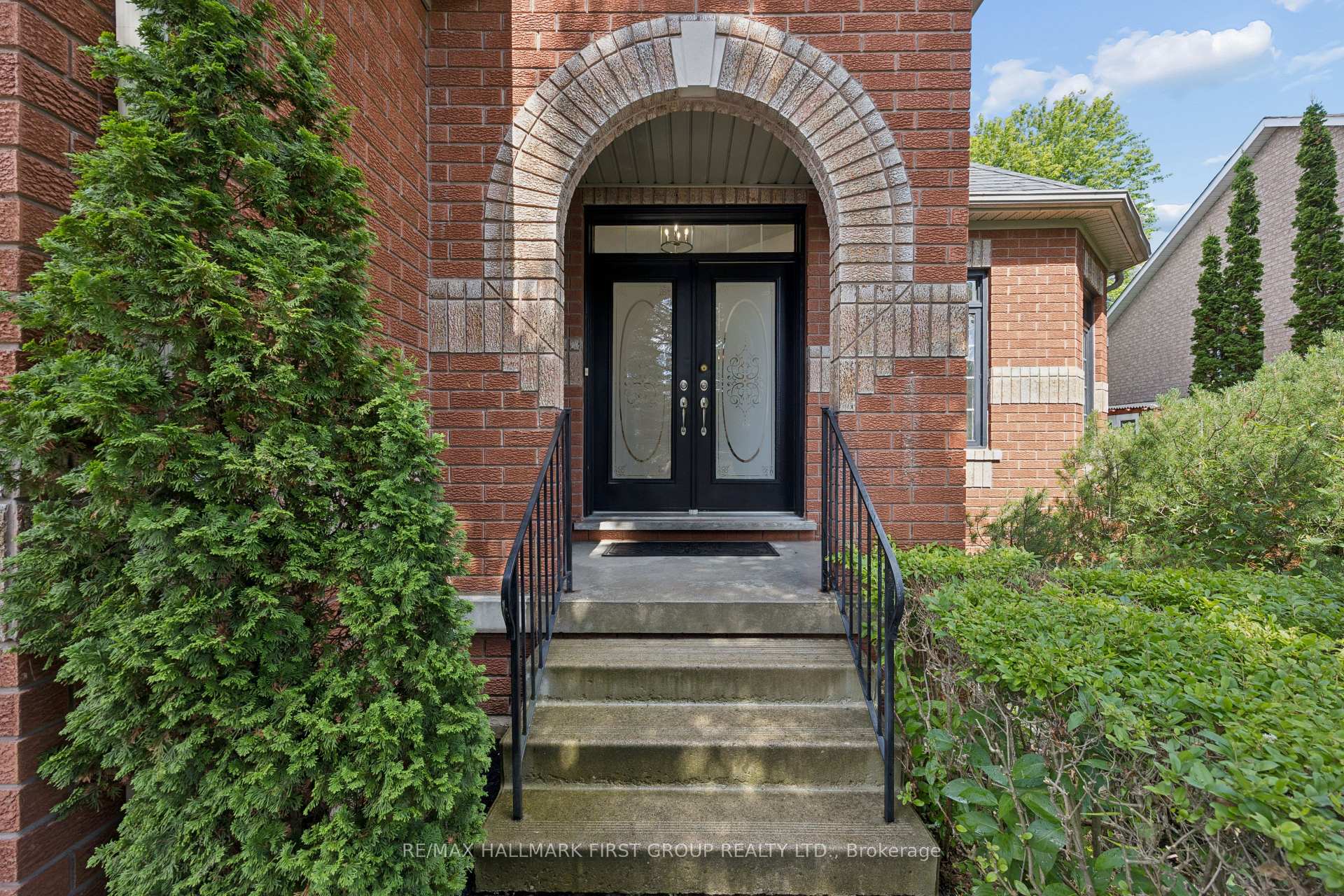Photo 2 of 2352 Canterbury Crescent, Pickering, Brock Ridge — HOMEH